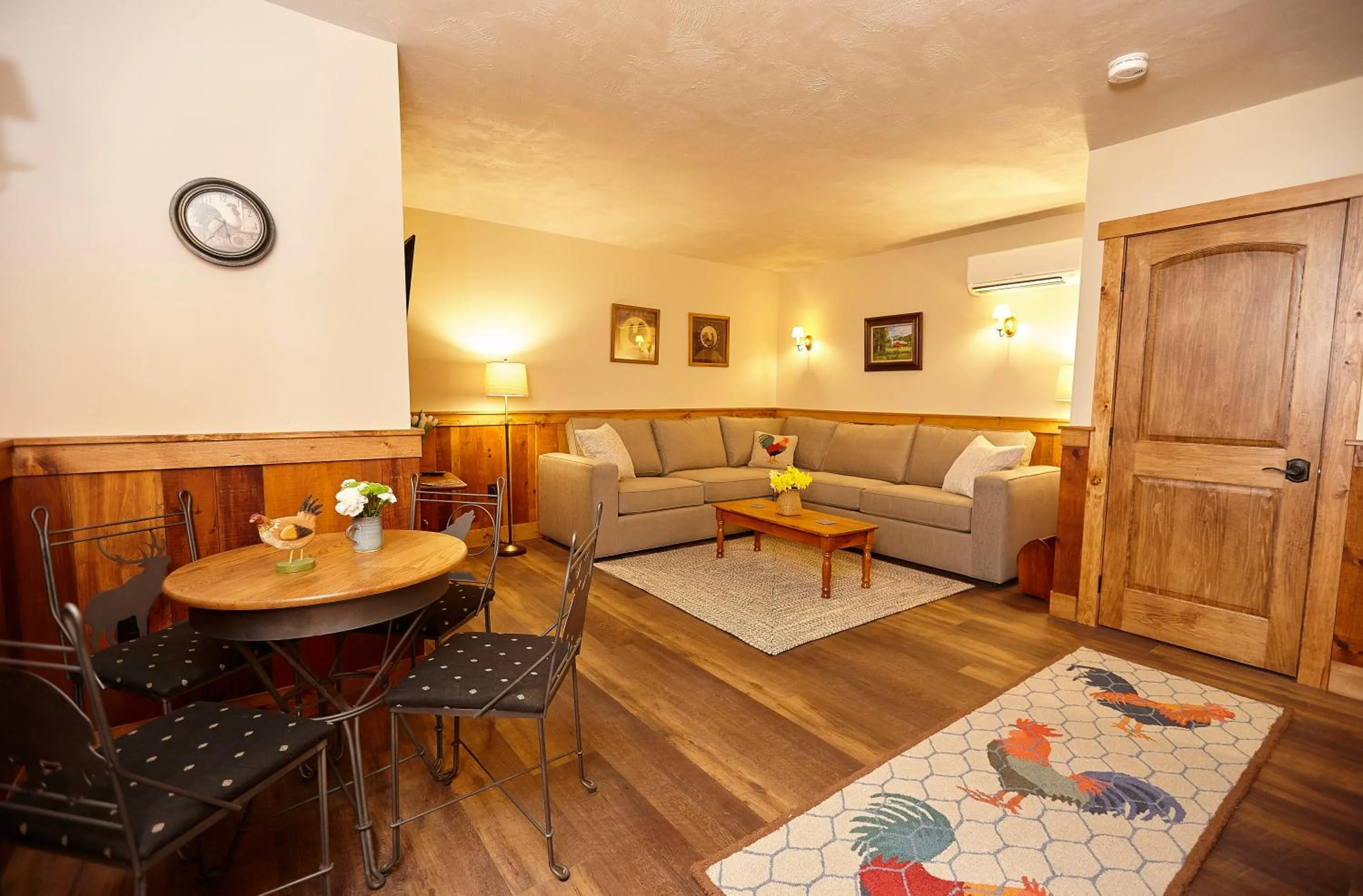 Living room in Seesaw's Lodge