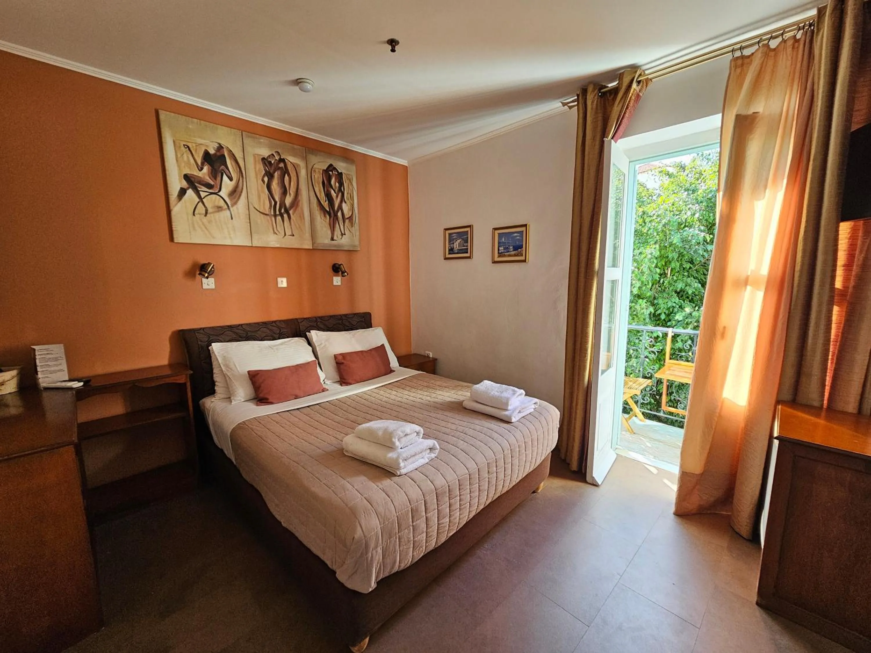 Bedroom in Kirki Hydra