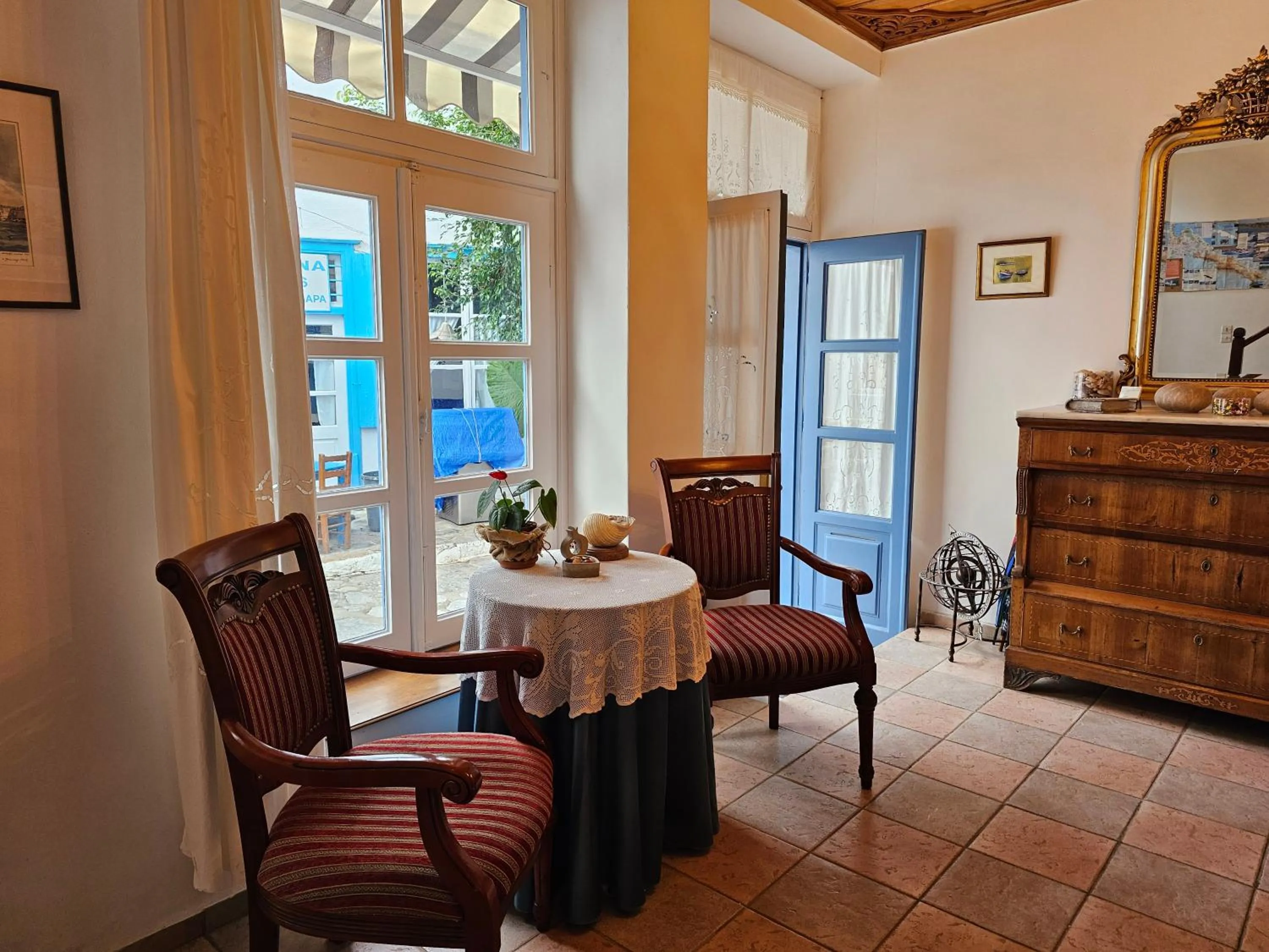 Living room in Kirki Hydra