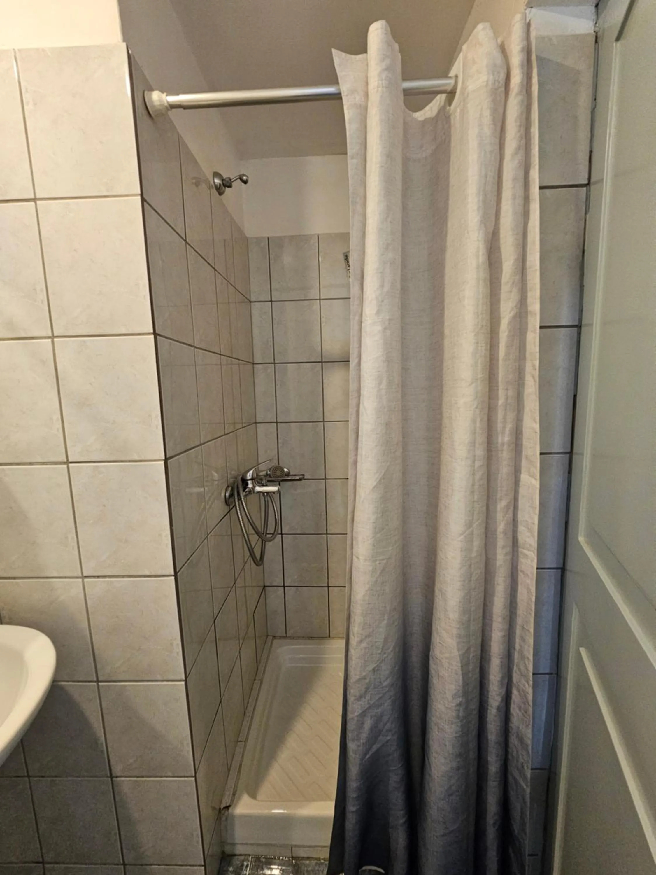 Shower in Kirki Hydra