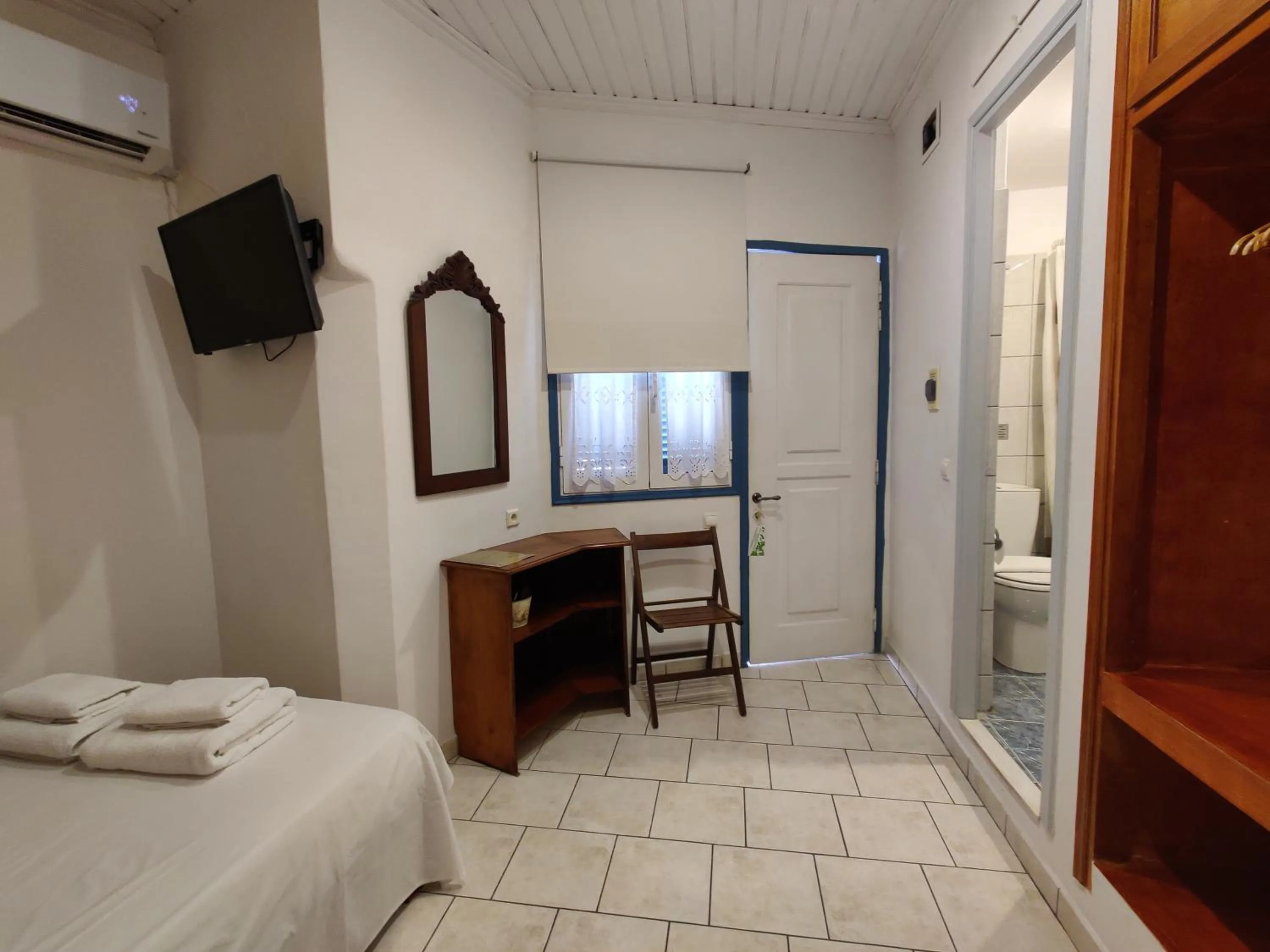 Toilet in Kirki Hydra