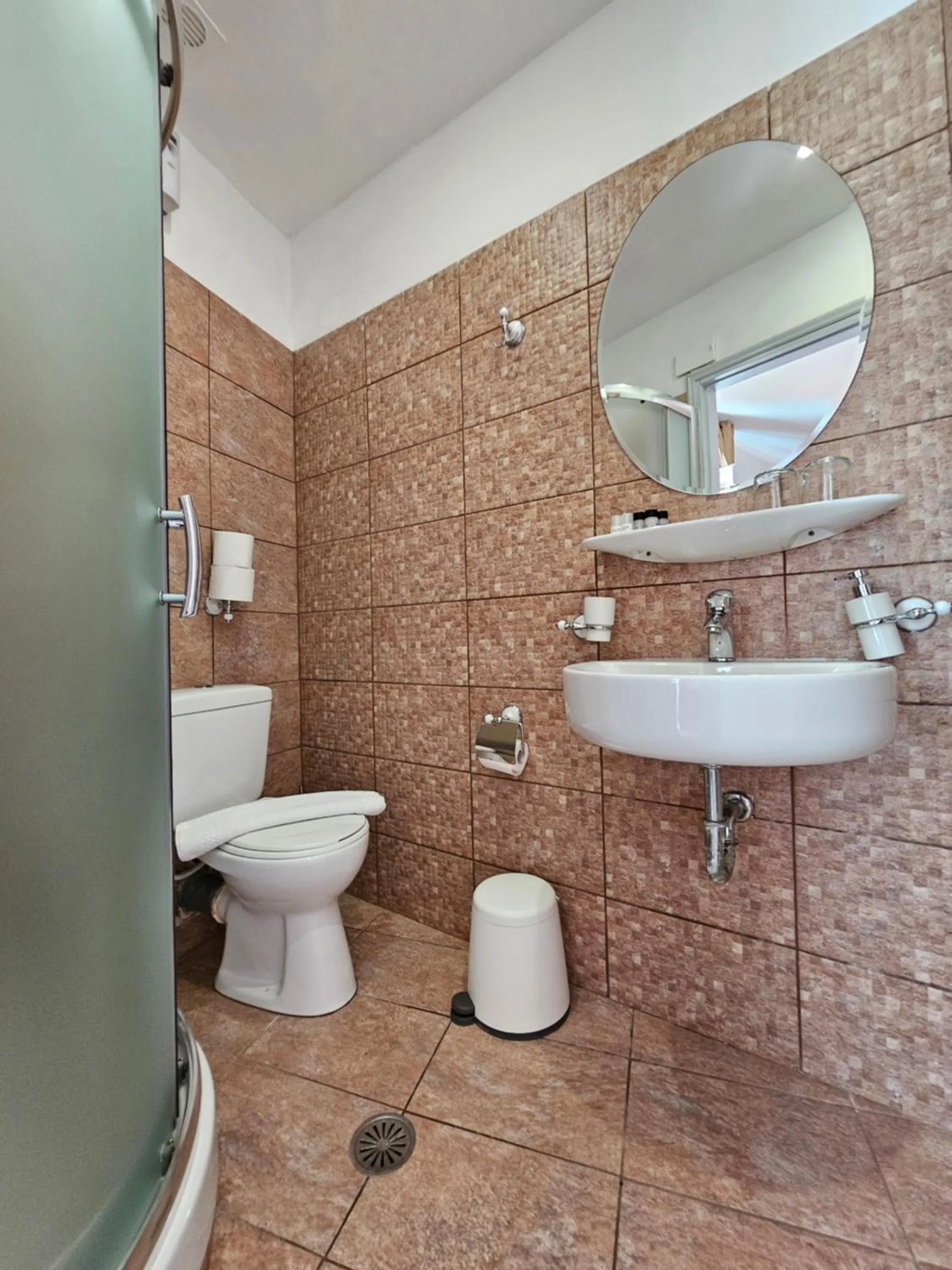 Shower in Kirki Hydra