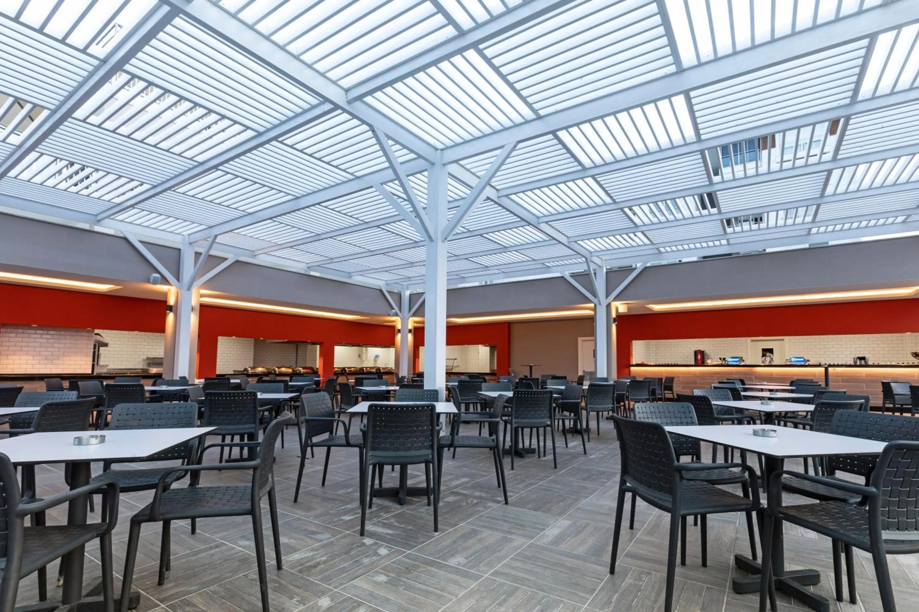 Food and drinks in Greenwood Suites Resort