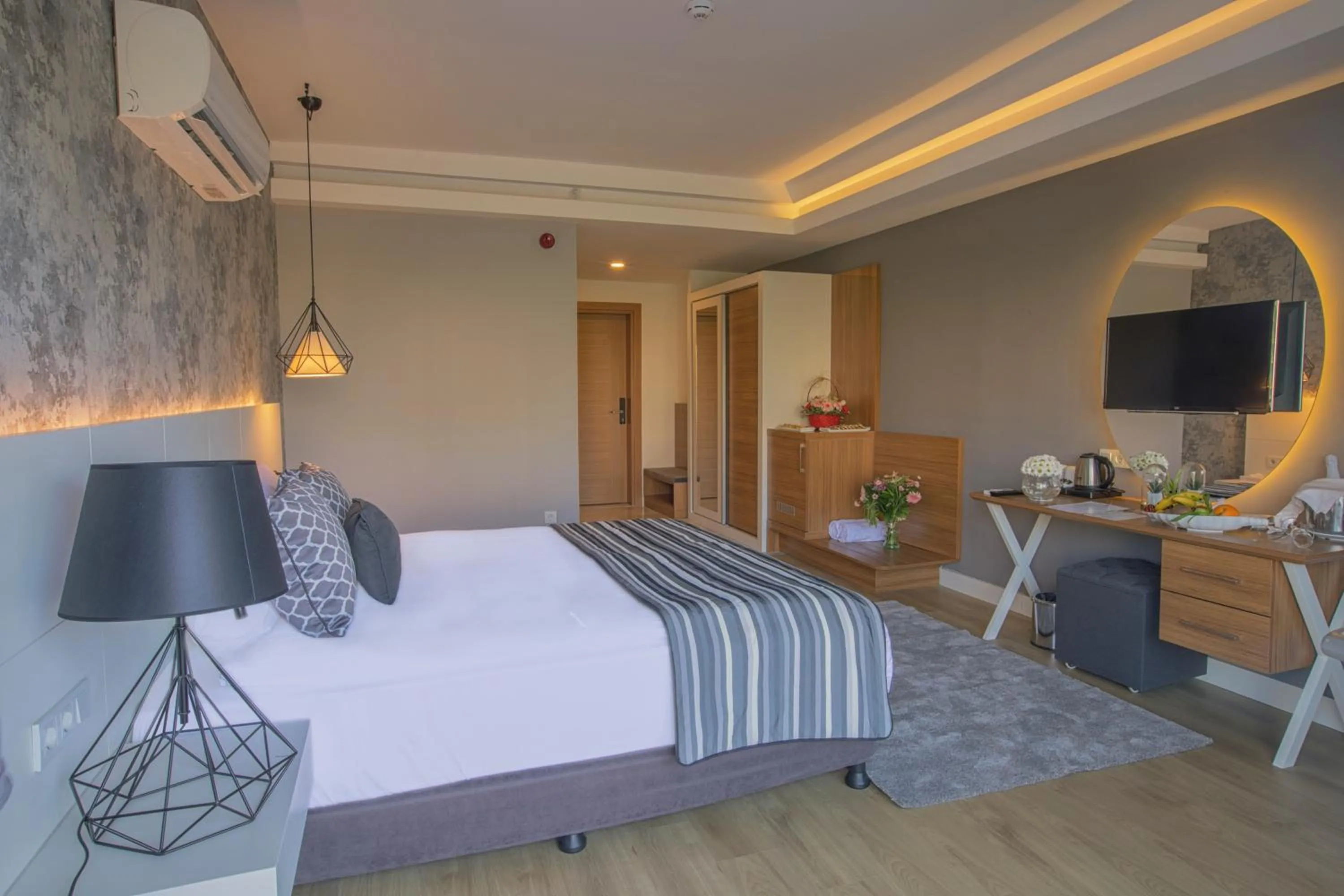 Photo of the whole room, Bed in Greenwood Suites Resort