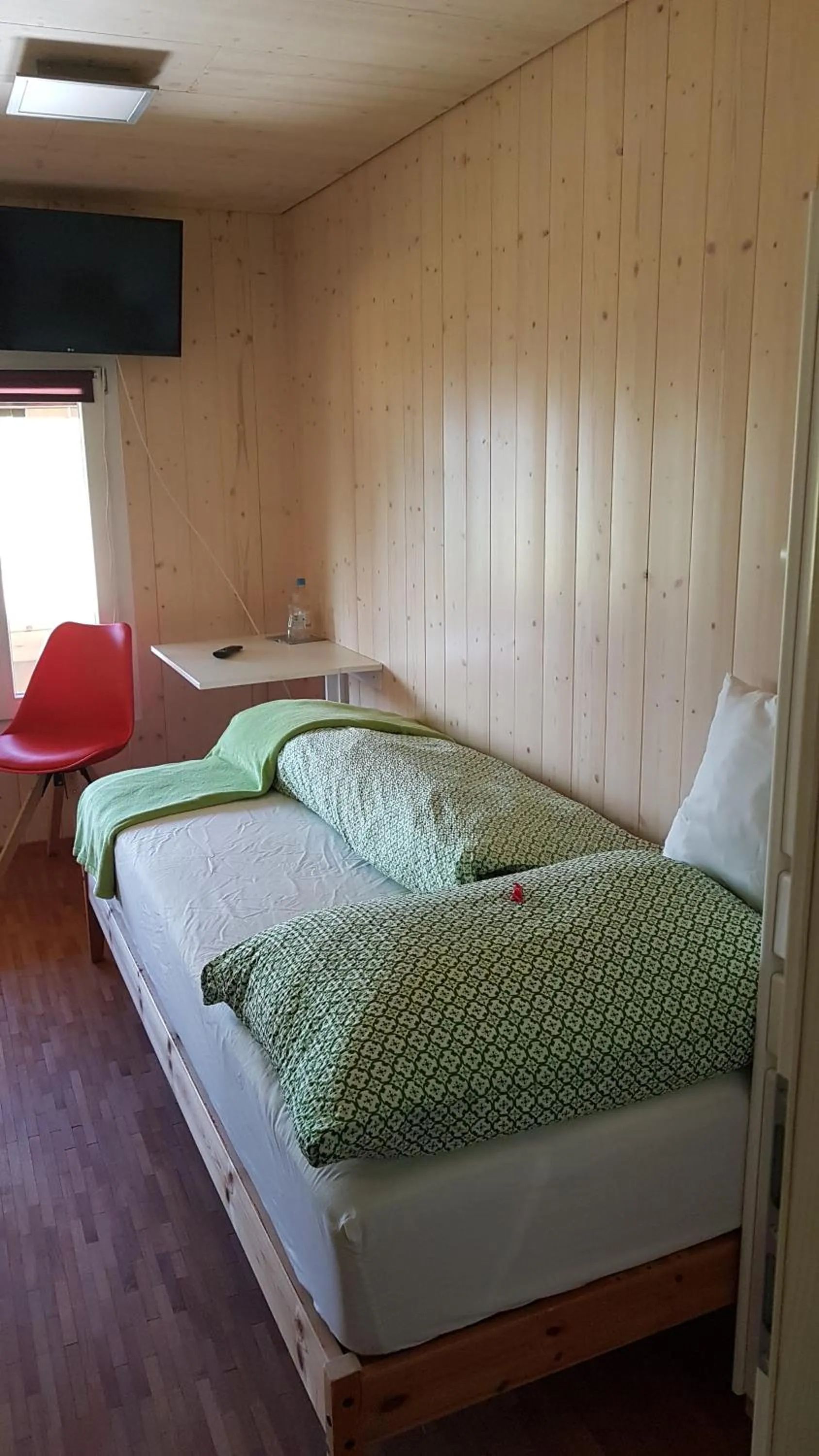 Photo of the whole room, Bed in b&b krättli