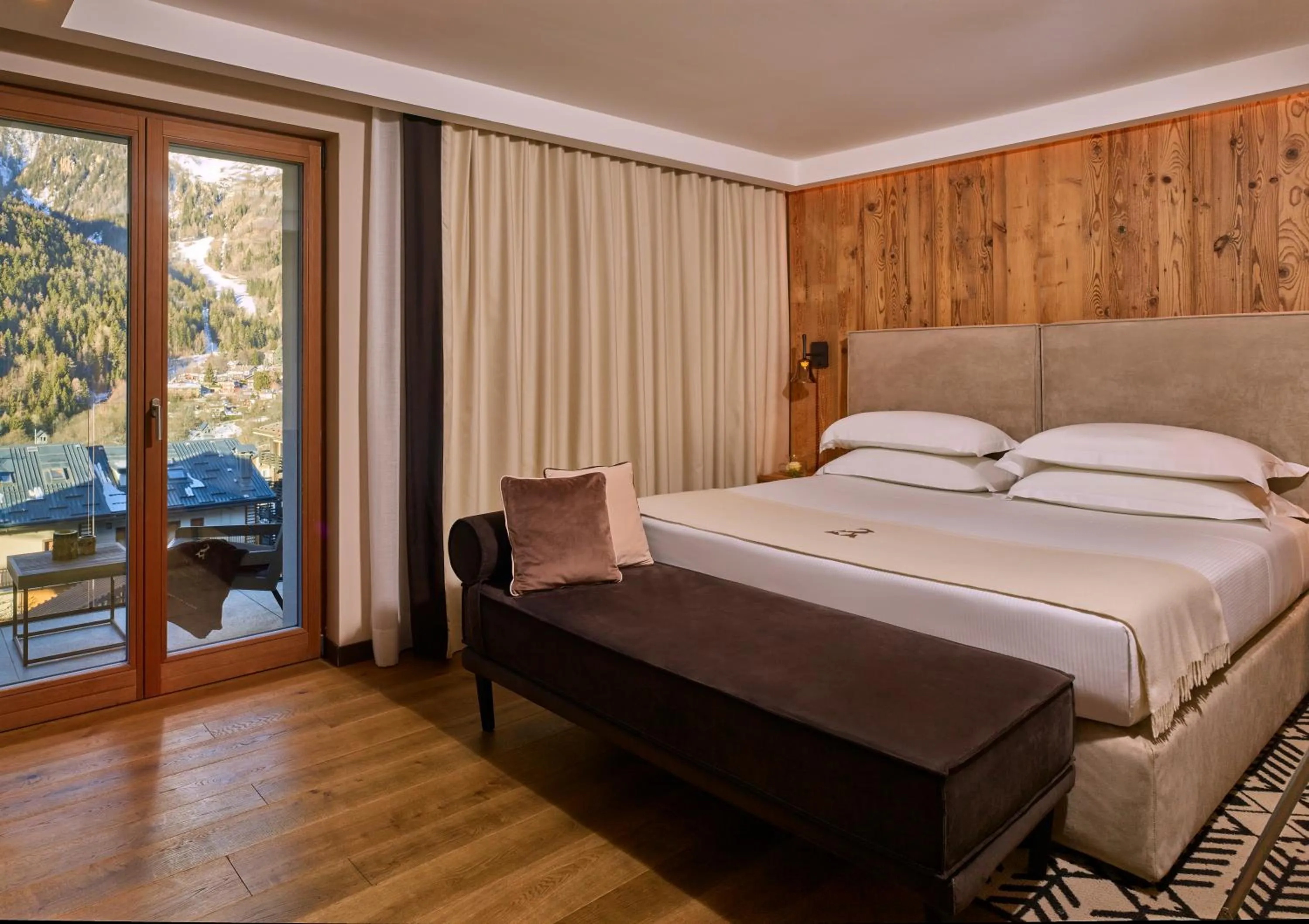 Bed in Le Massif Hotel & Lodge Courmayeur The Leading Hotels of the World