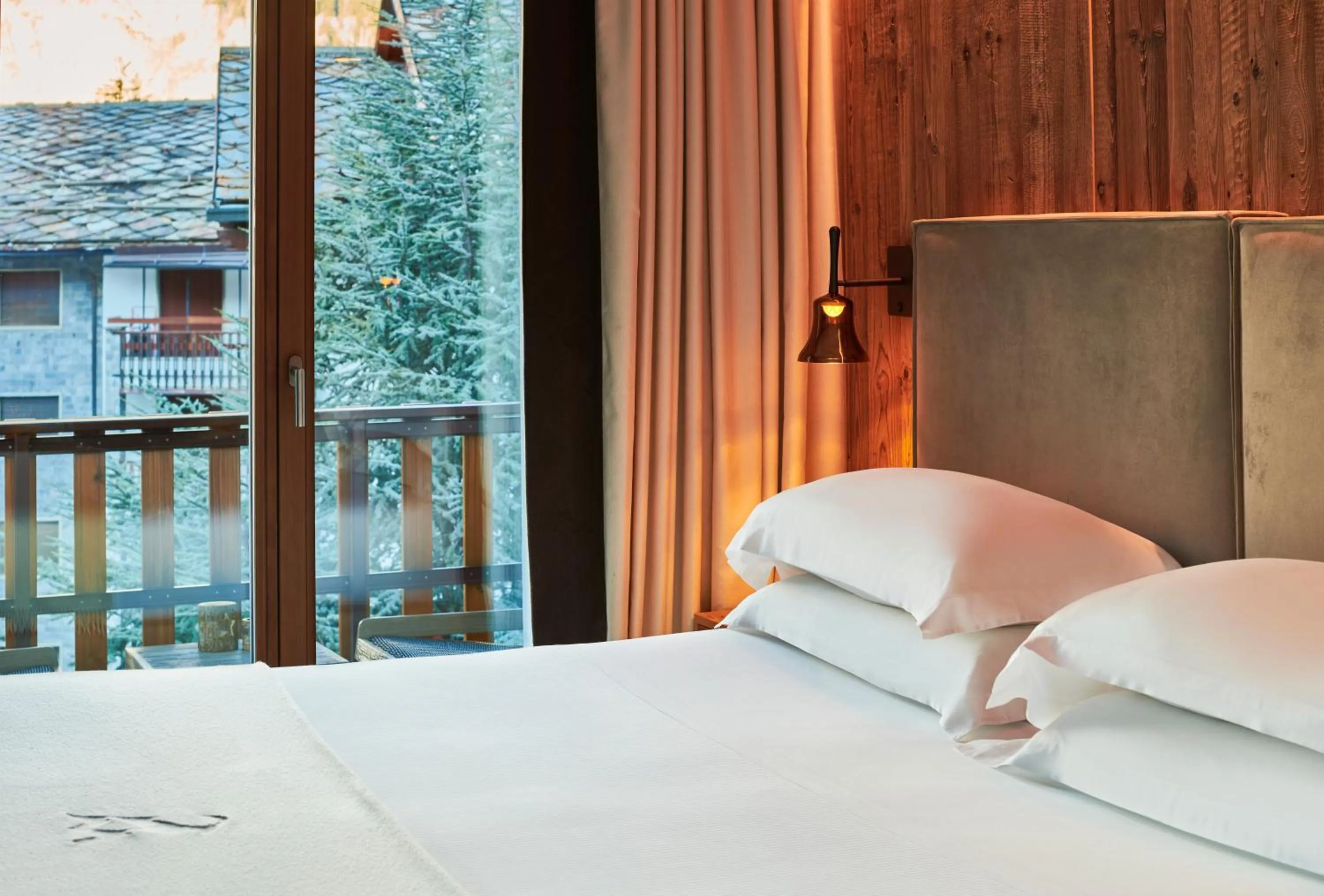 Bed in Le Massif Hotel & Lodge Courmayeur The Leading Hotels of the World