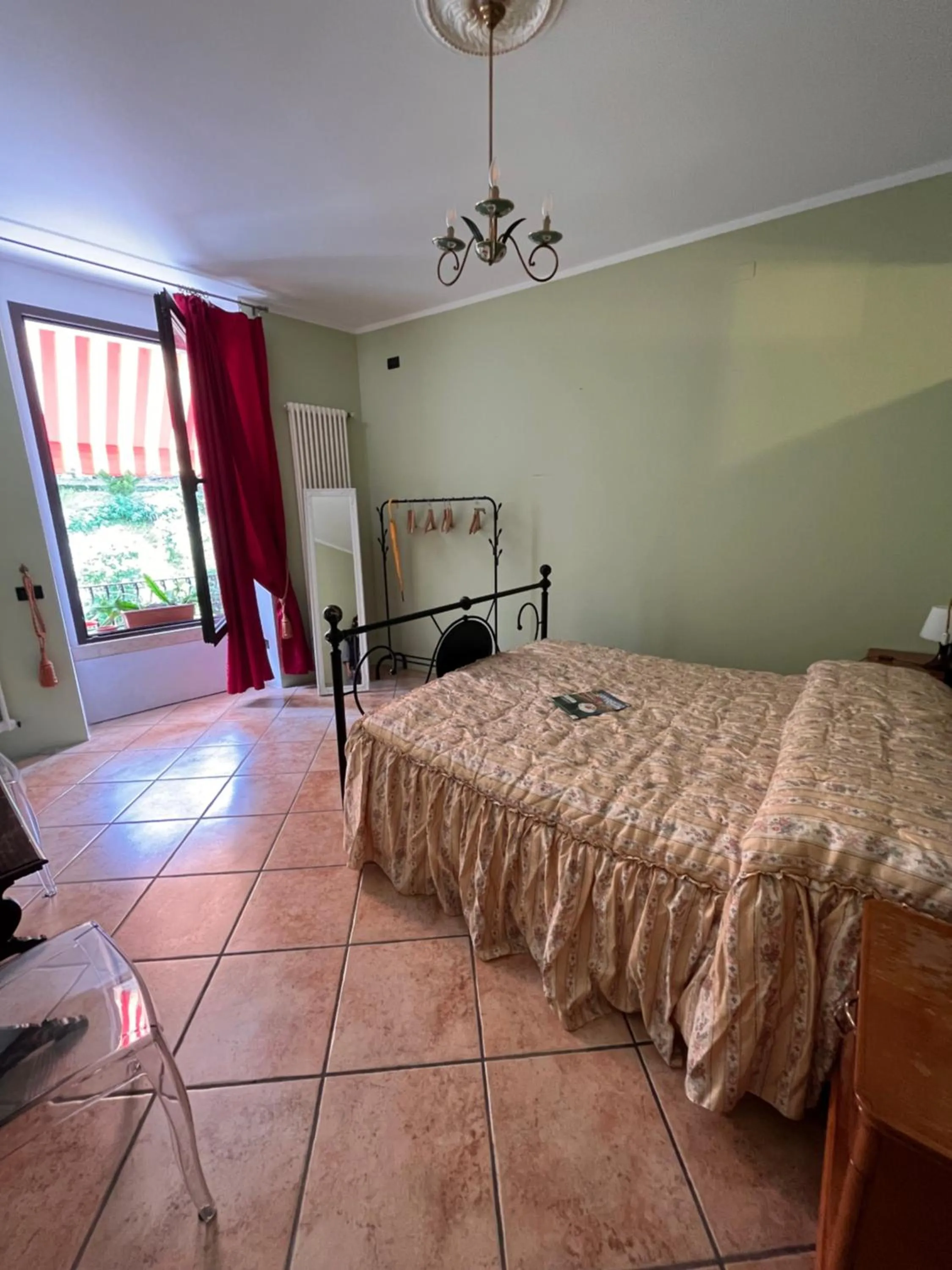 Bed in The Tower Of The Old King