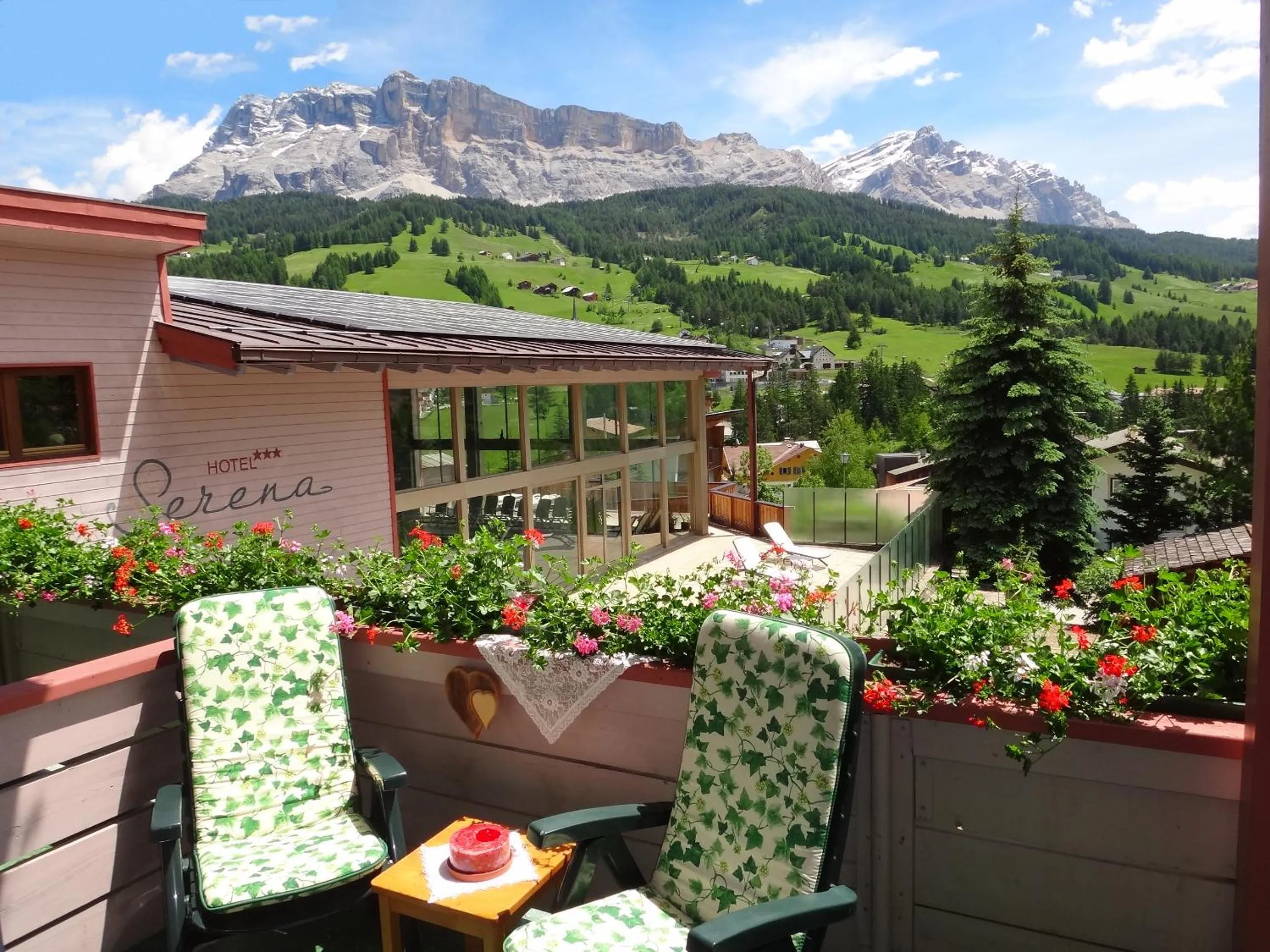 Decorative detail in Hotel Serena