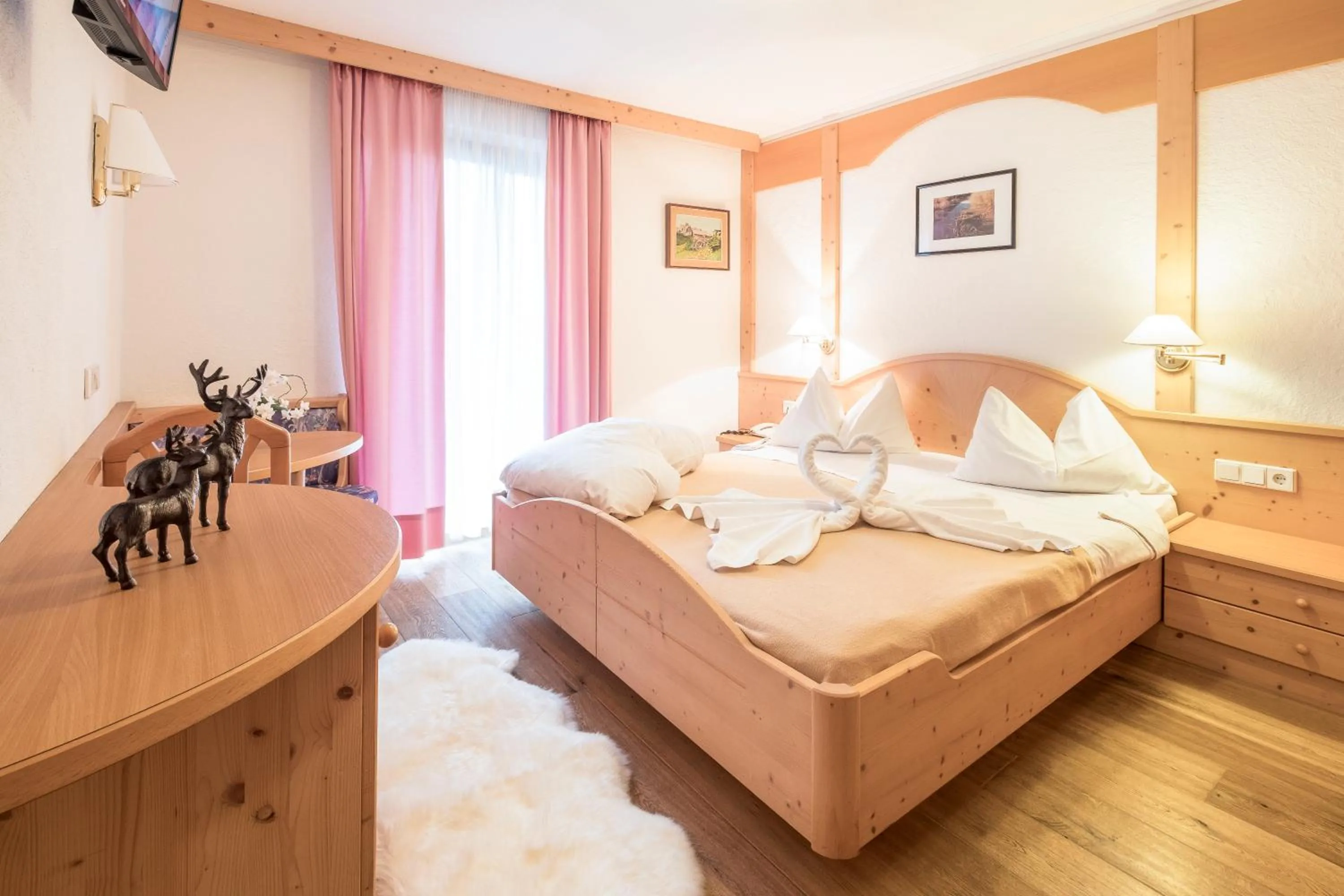 TV and multimedia, Bed in Hotel Serena