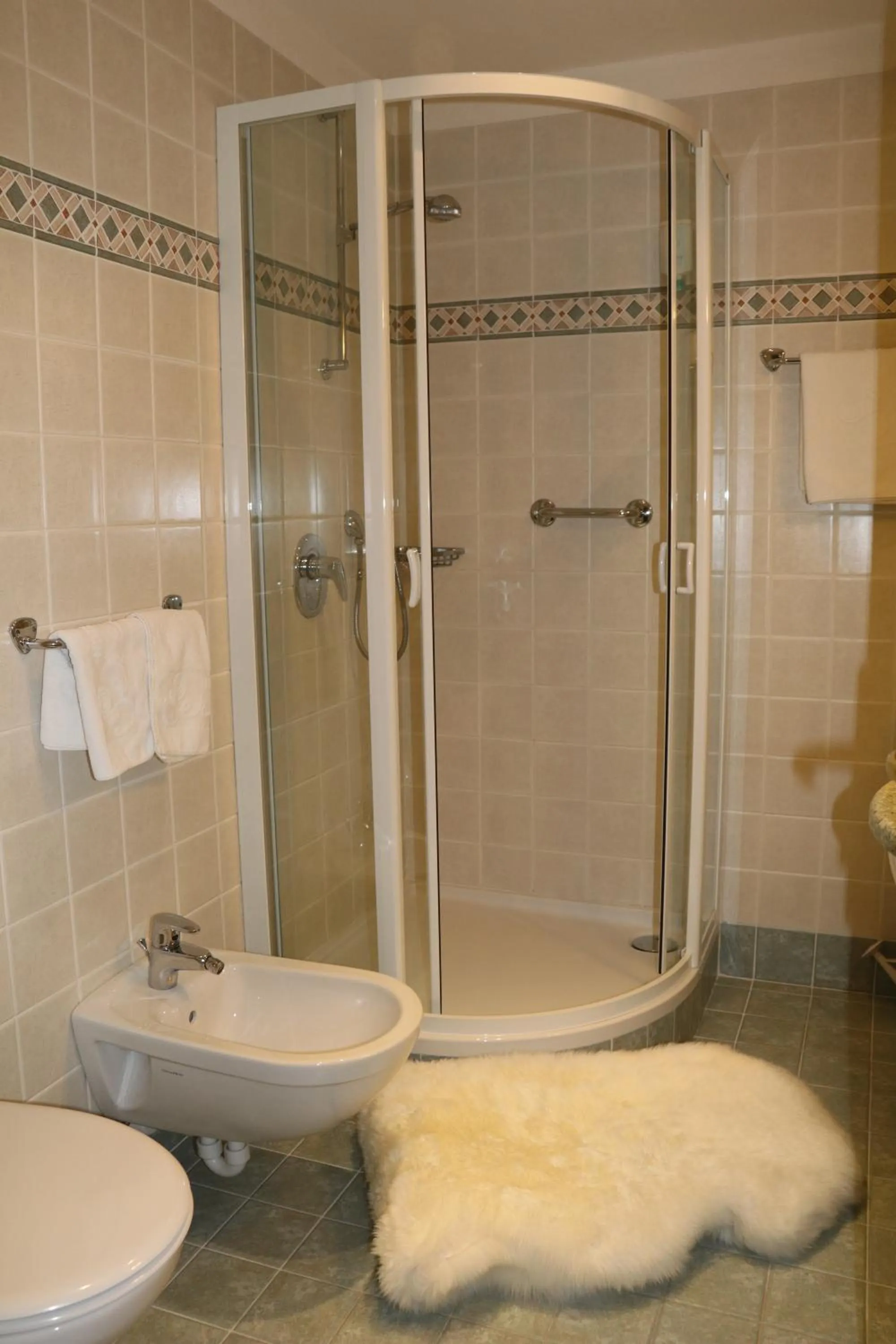 Shower in Hotel Serena