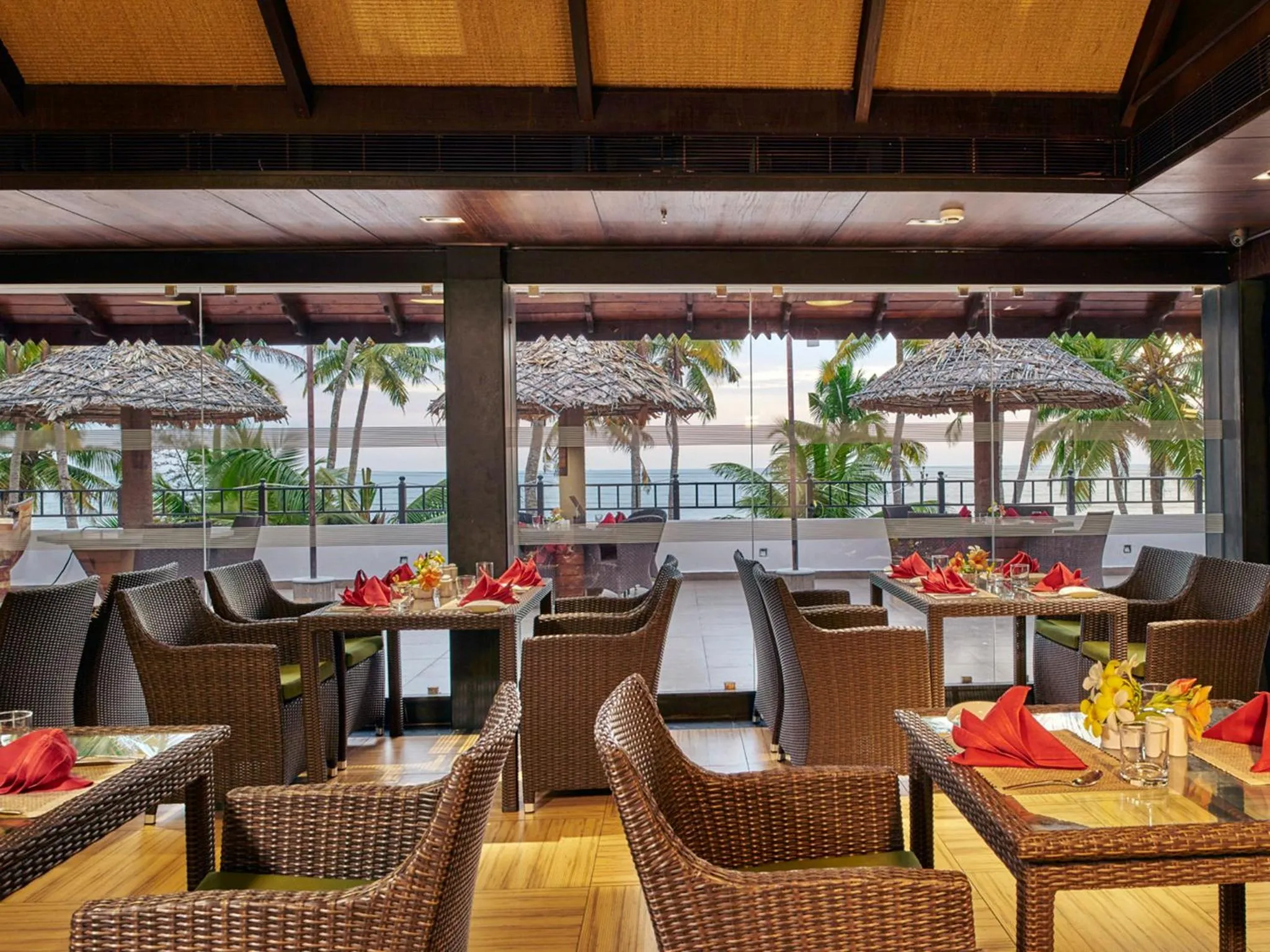 Restaurant/places to eat in Club Mahindra Cherai Beach