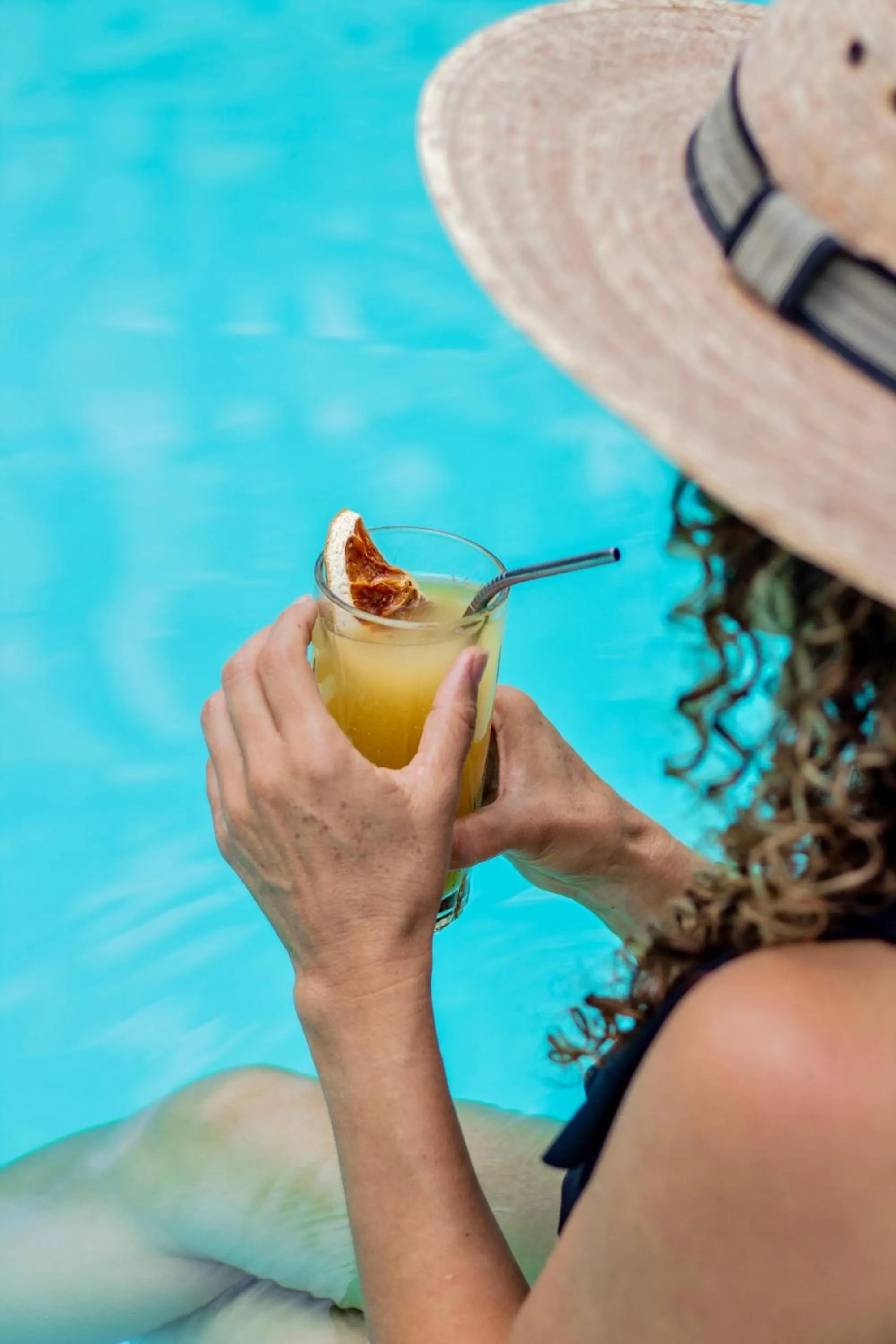 People in Albatros by Bedsfriends