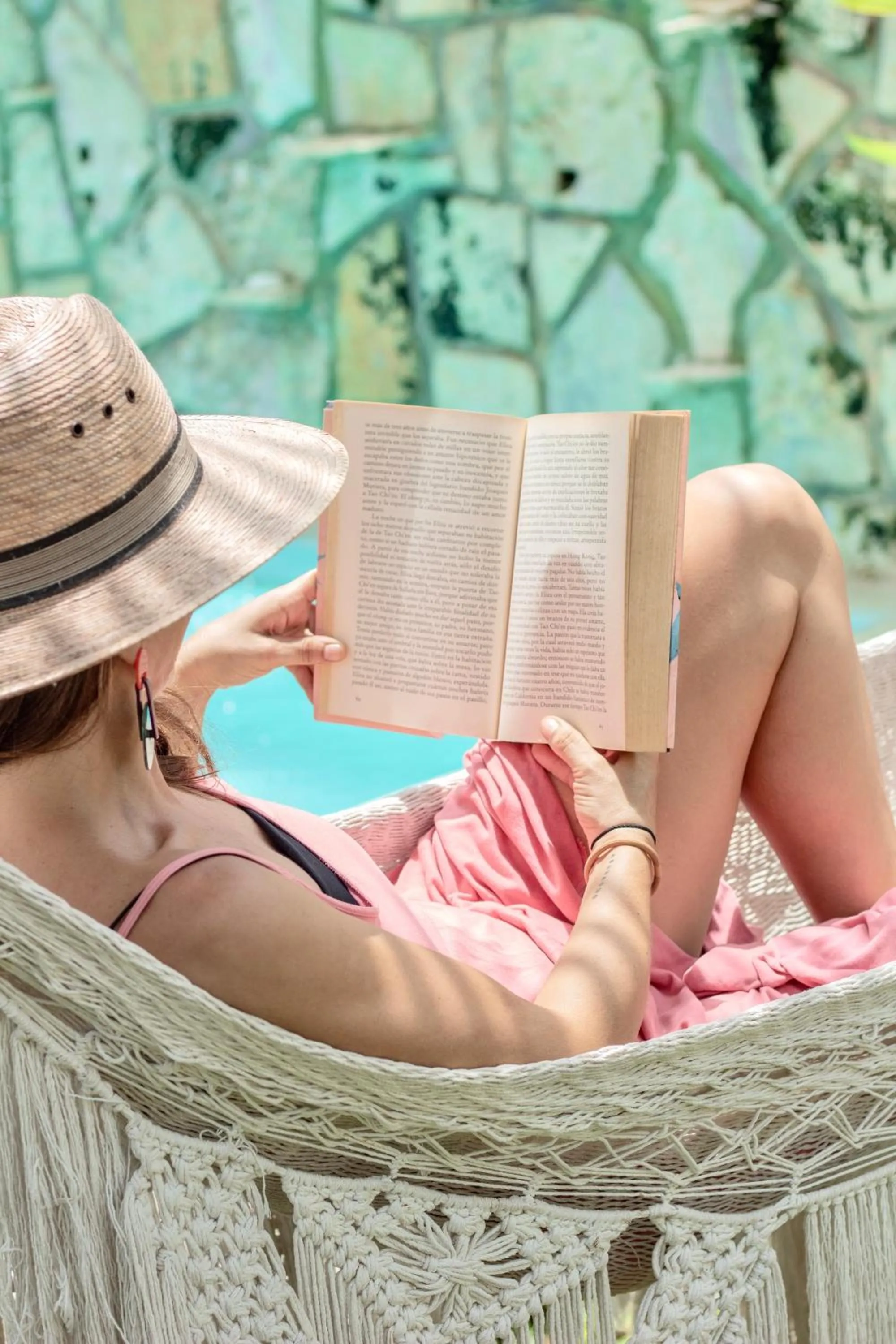 People in Albatros by Bedsfriends