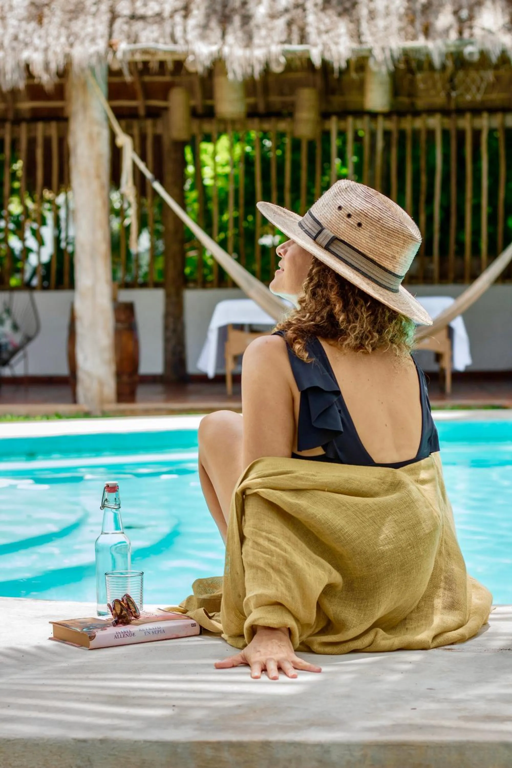 People in Albatros by Bedsfriends