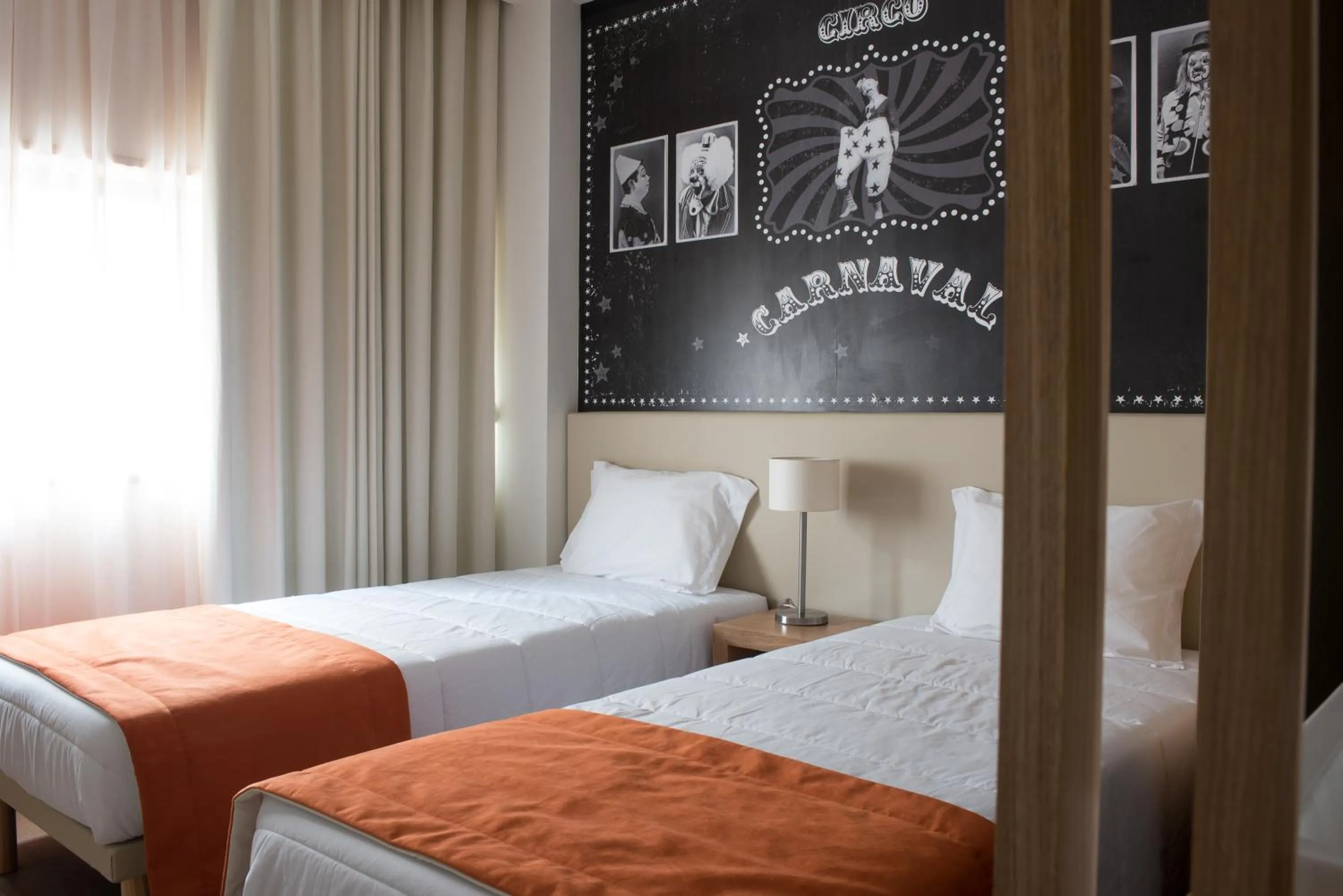 Photo of the whole room, Bed in Porto Coliseum Hotel