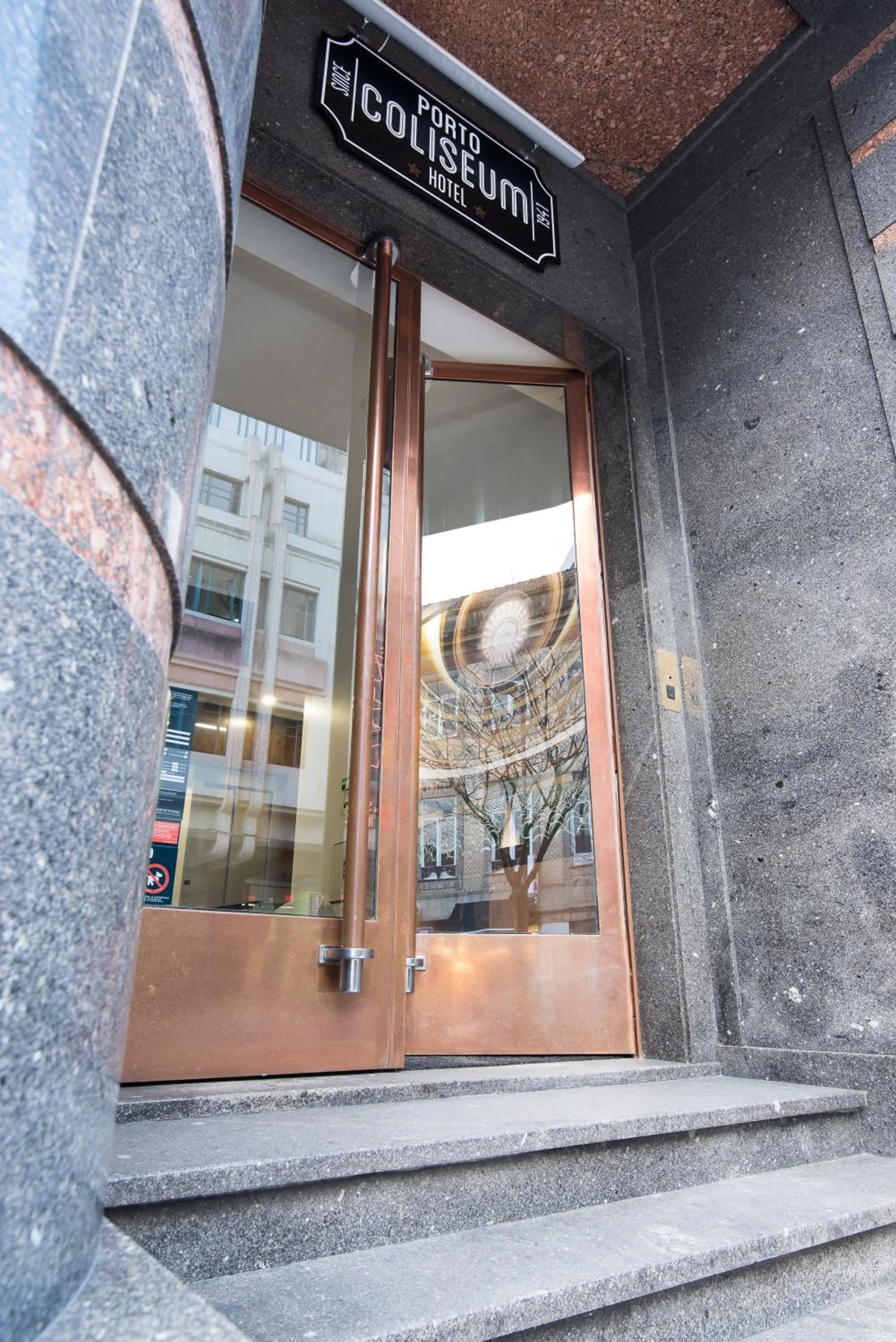 Facade/entrance in Porto Coliseum Hotel