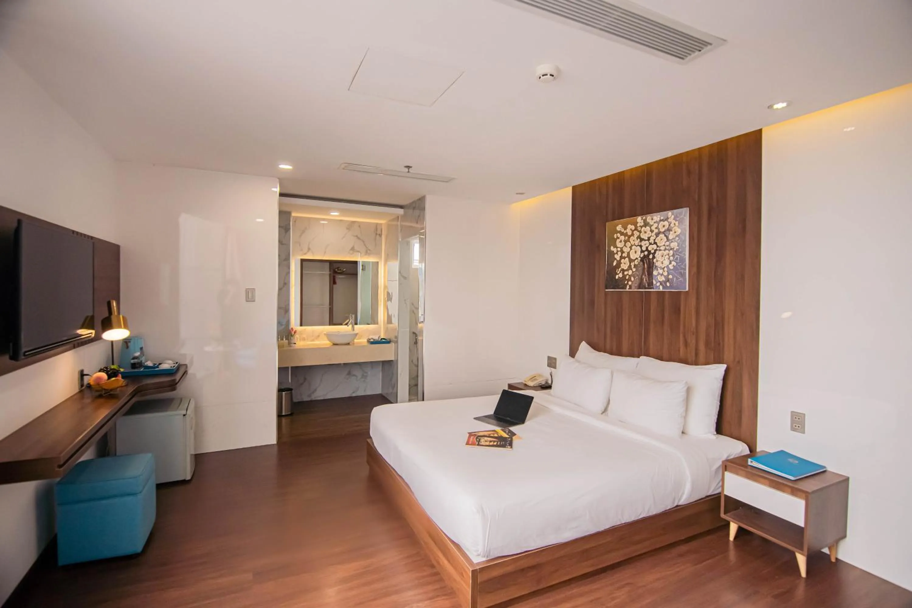 Bed in Gold Central Hotel by Haviland