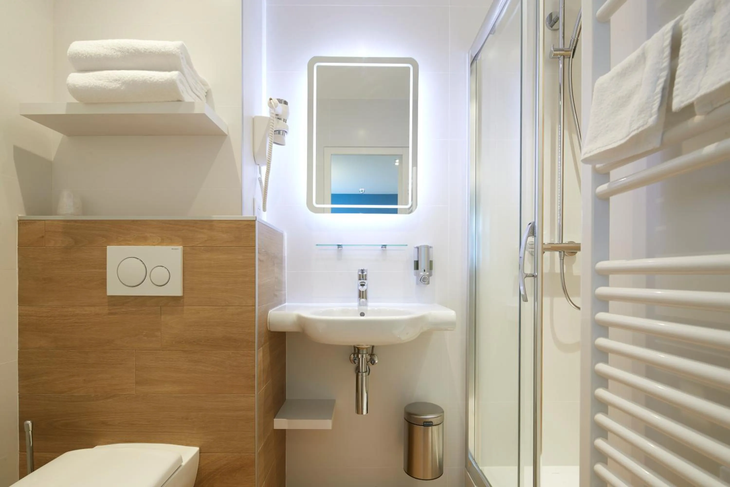 Shower in Les Chants d'Ailes - Hôtel Face Mer