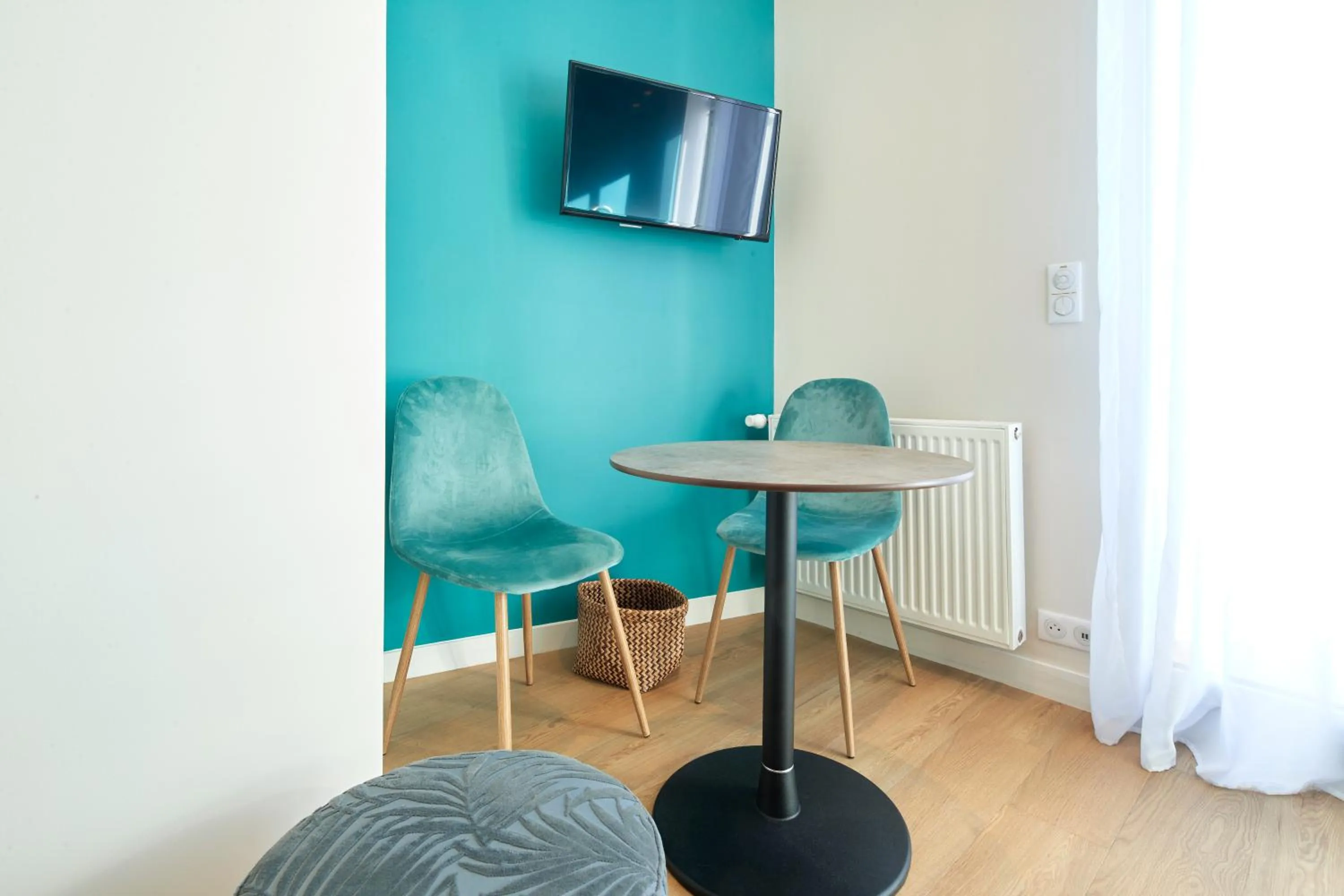 TV and multimedia in Les Chants d'Ailes - Hôtel Face Mer