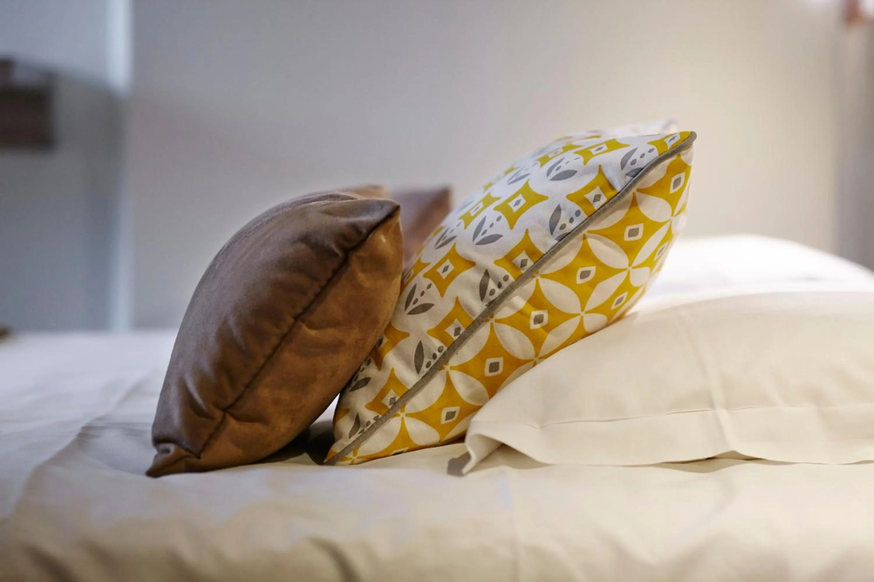 Decorative detail, Bed in Les Chants d'Ailes - Hôtel Face Mer