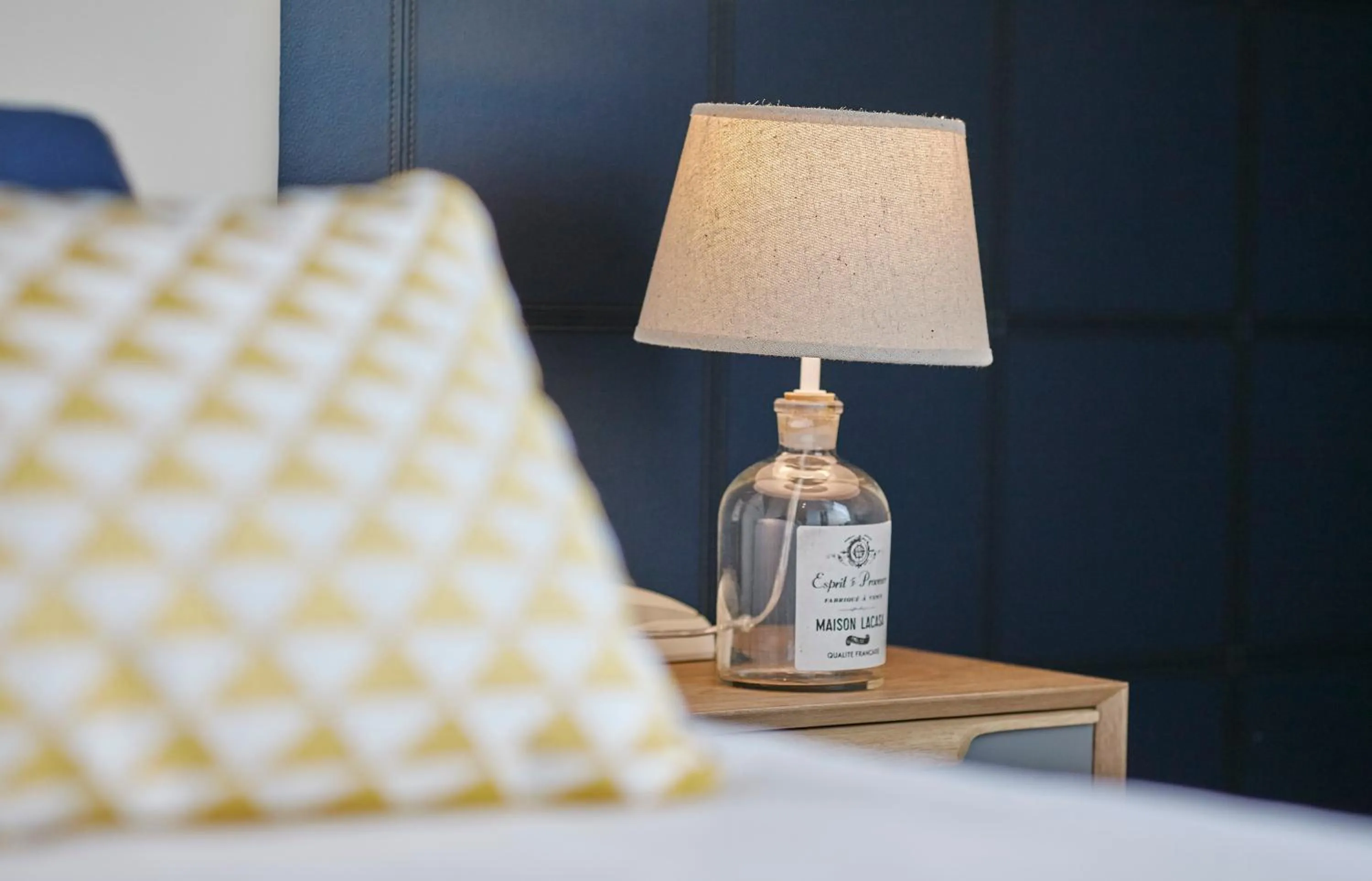 Decorative detail, Bed in Les Chants d'Ailes - Hôtel Face Mer