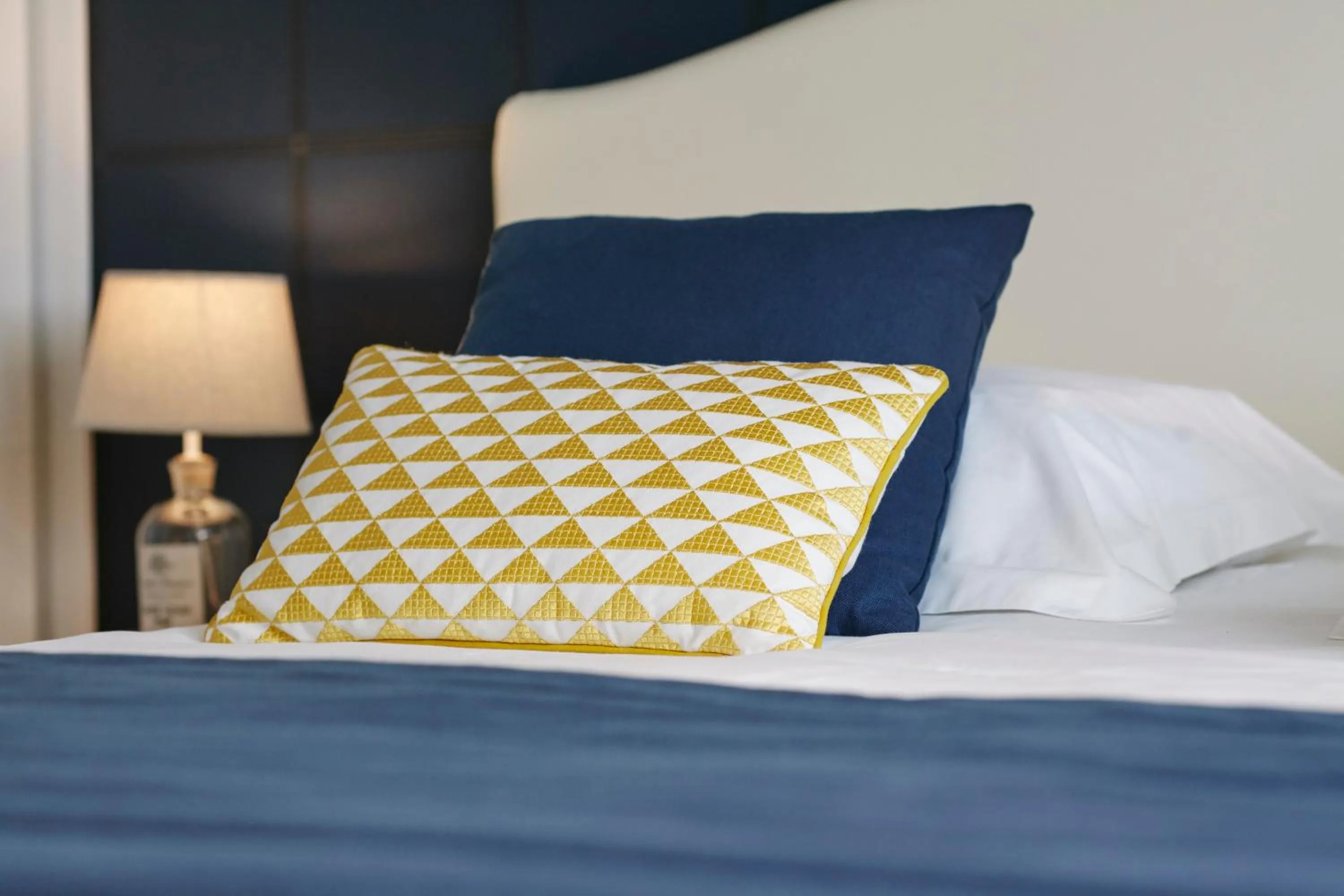 Decorative detail, Bed in Les Chants d'Ailes - Hôtel Face Mer