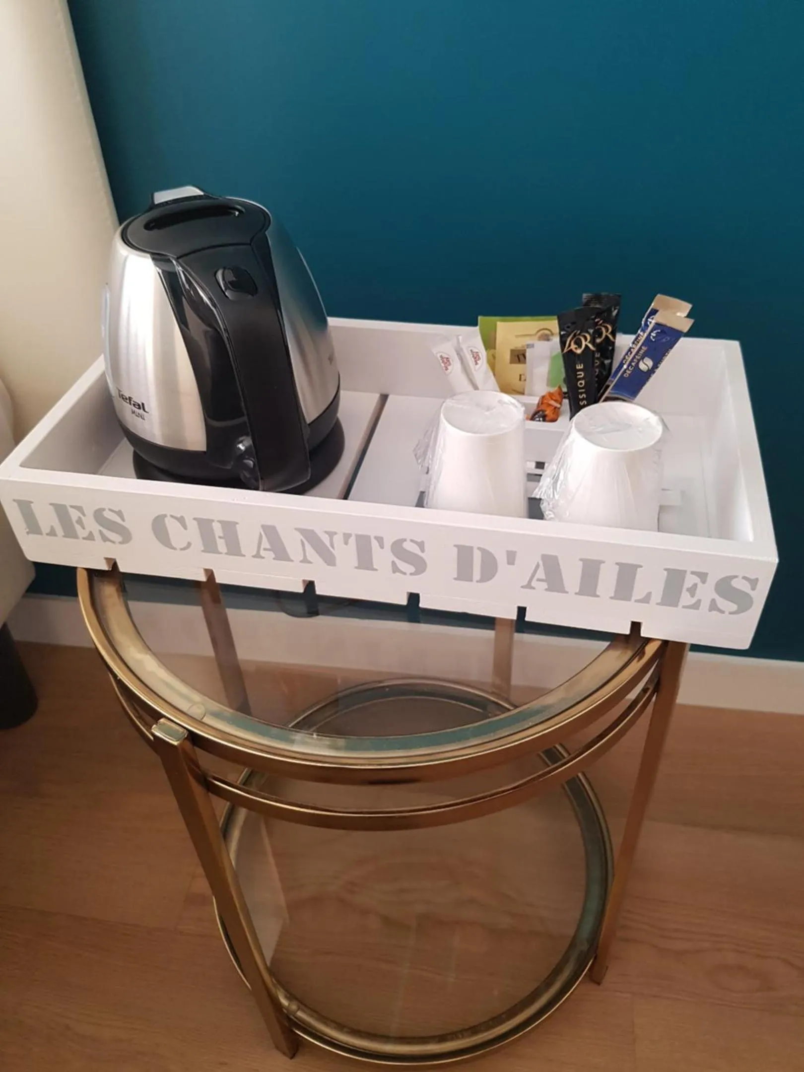 Coffee/tea facilities in Les Chants d'Ailes - Hôtel Face Mer