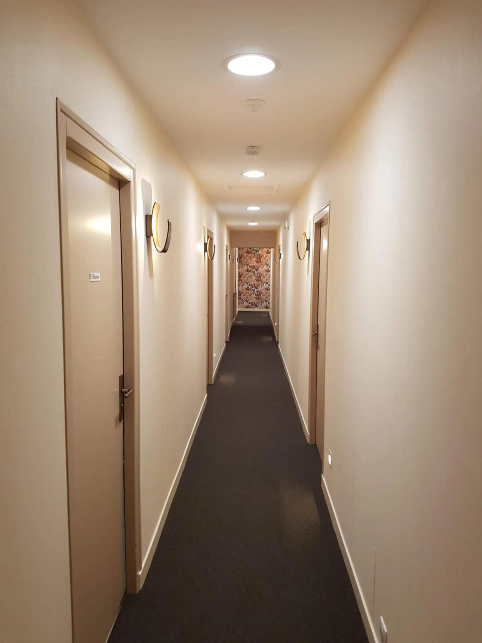 Property building in Les Chants d'Ailes - Hôtel Face Mer