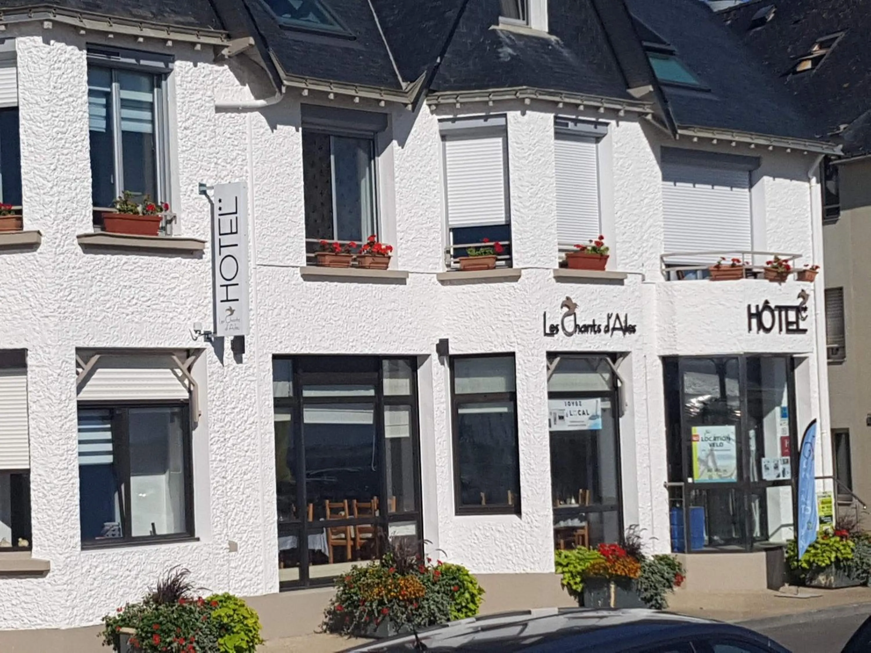 Property building in Les Chants d'Ailes - Hôtel Face Mer