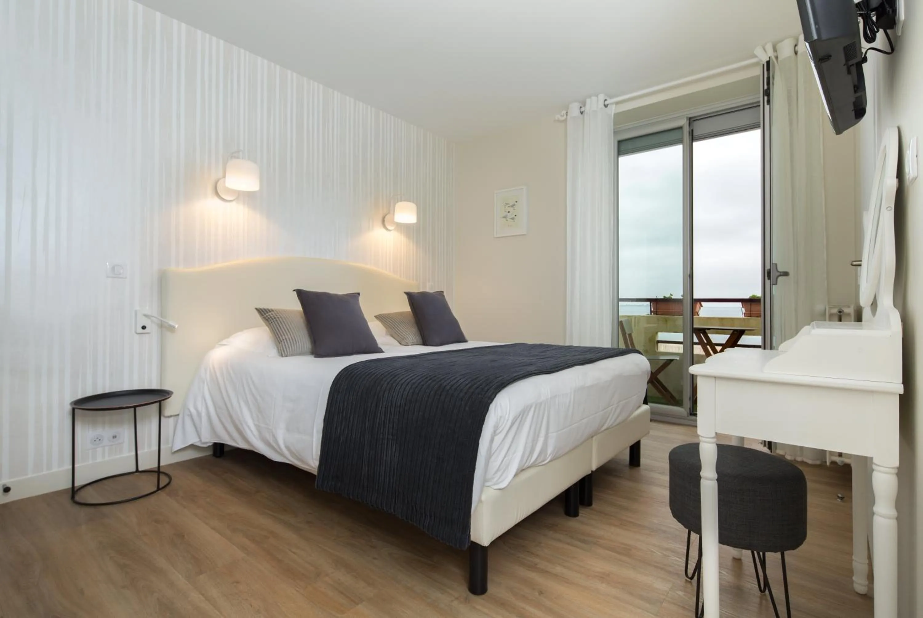 Bed in Les Chants d'Ailes - Hôtel Face Mer