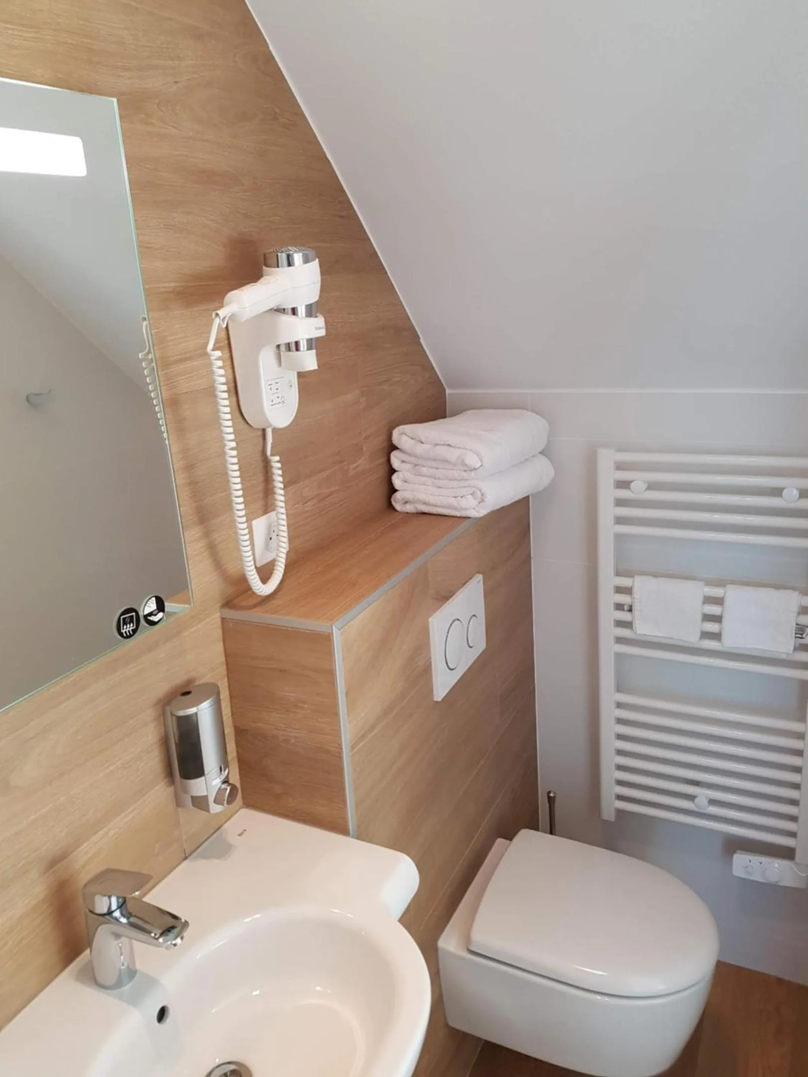 Shower in Les Chants d'Ailes - Hôtel Face Mer