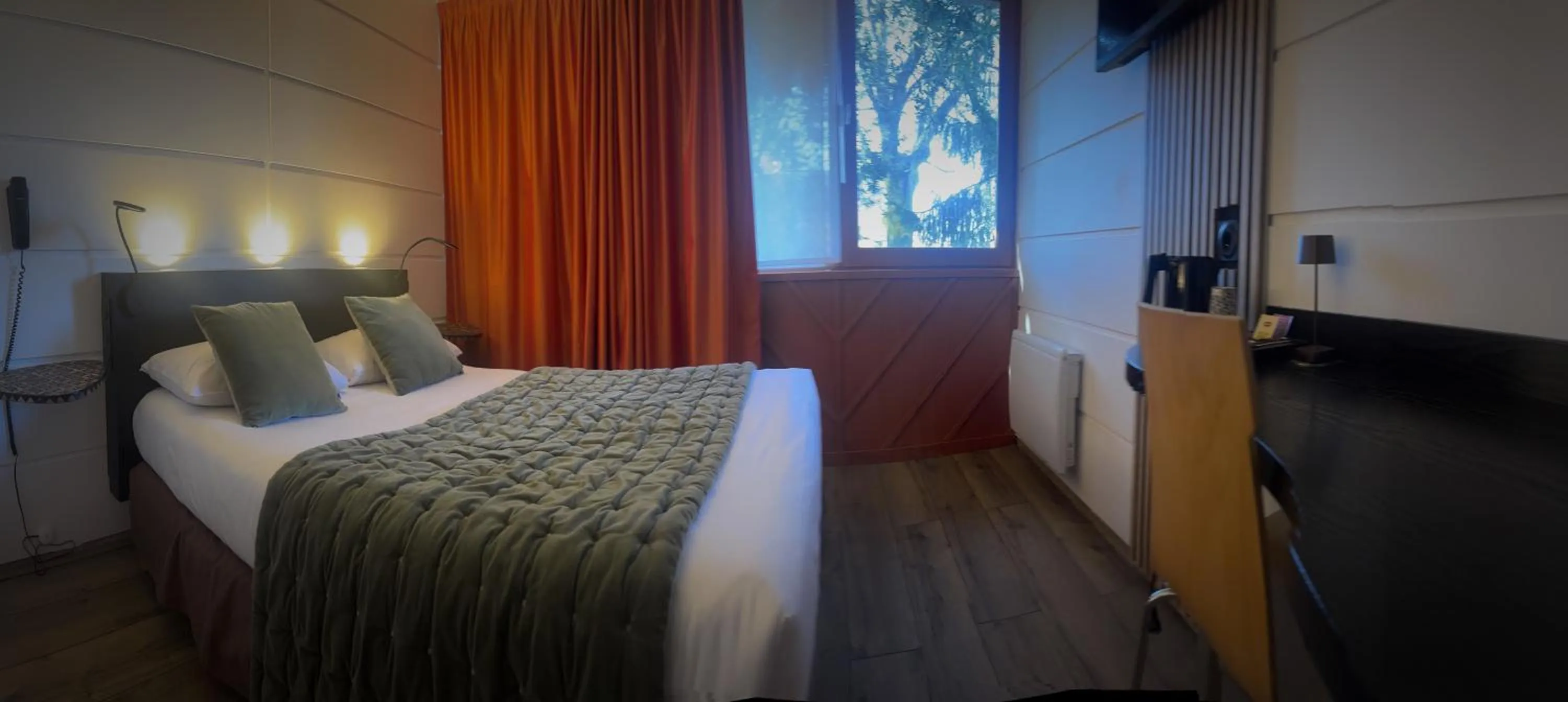 Bed in Hôtel du Parc Nantes Ouest Orvault