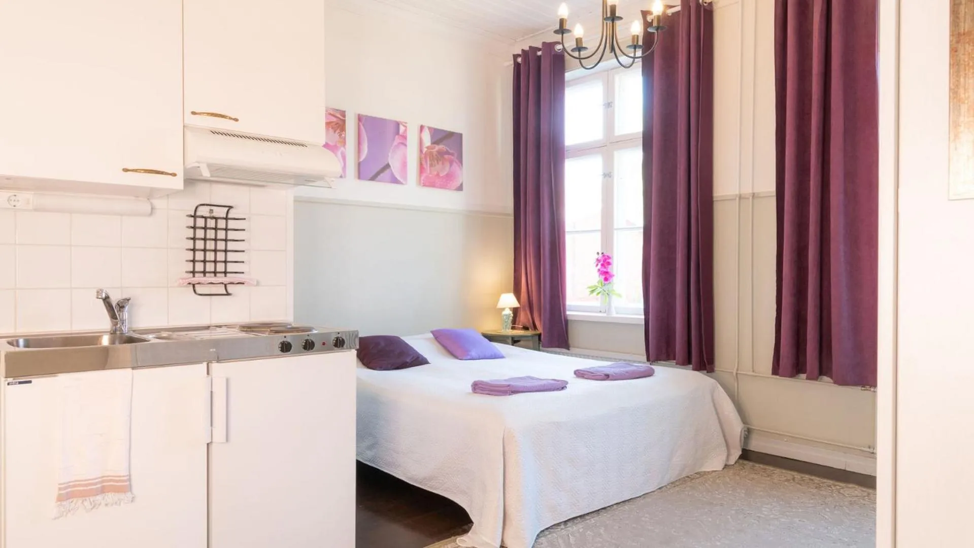 Coffee/tea facilities, Bed in Huoneistohotelli Marja