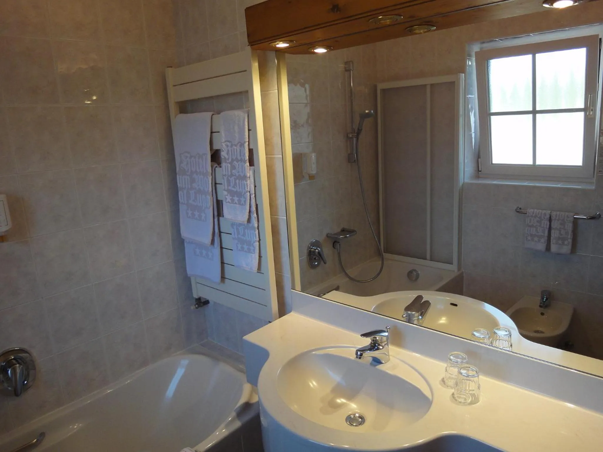 Bathroom in Hotel zum Wolf