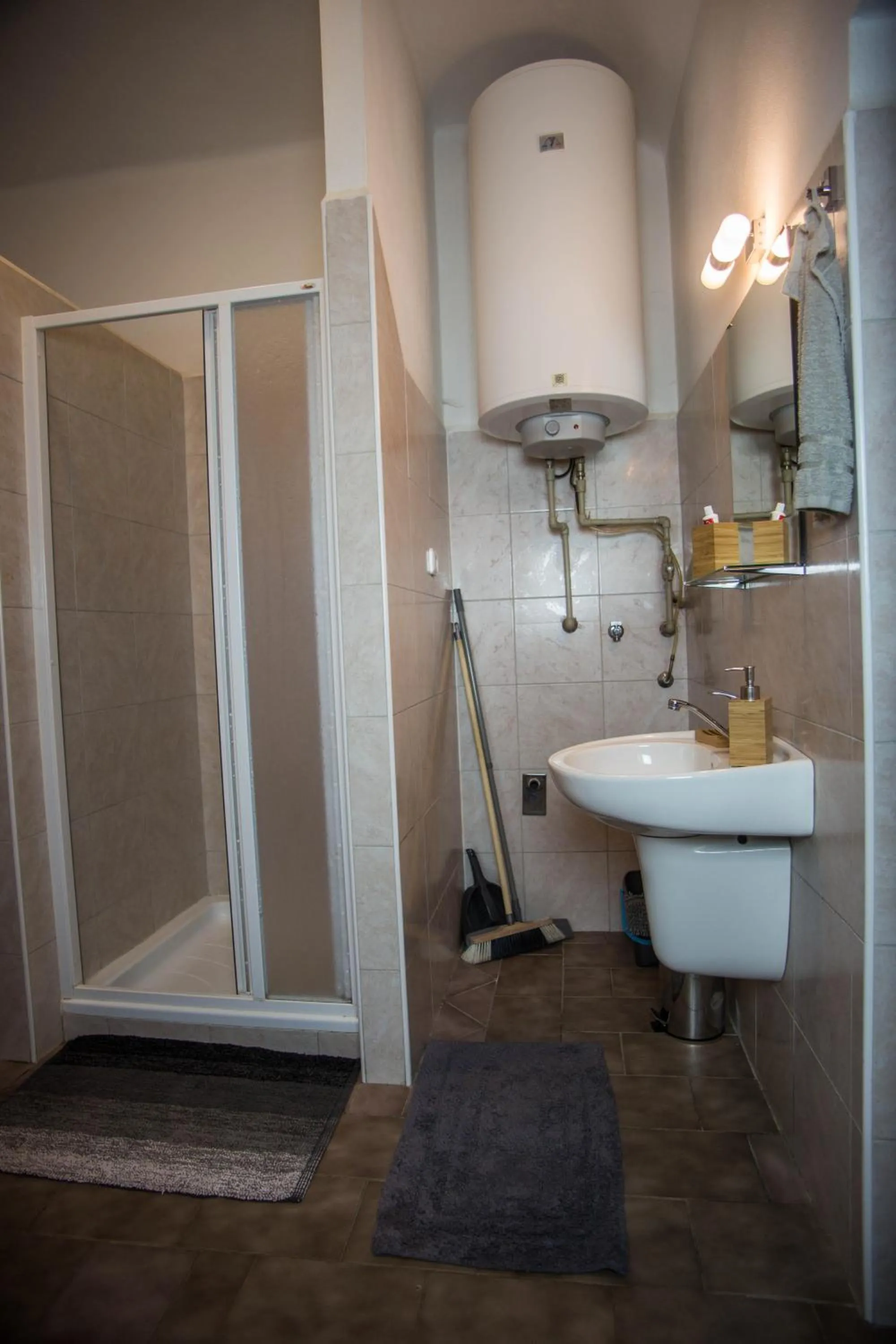 Shower in Apartmány Ve Mlejně