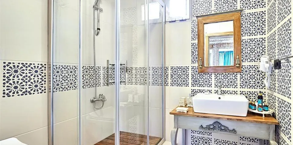 Shower in Fİ Light Solto Boutique Beach Hotel