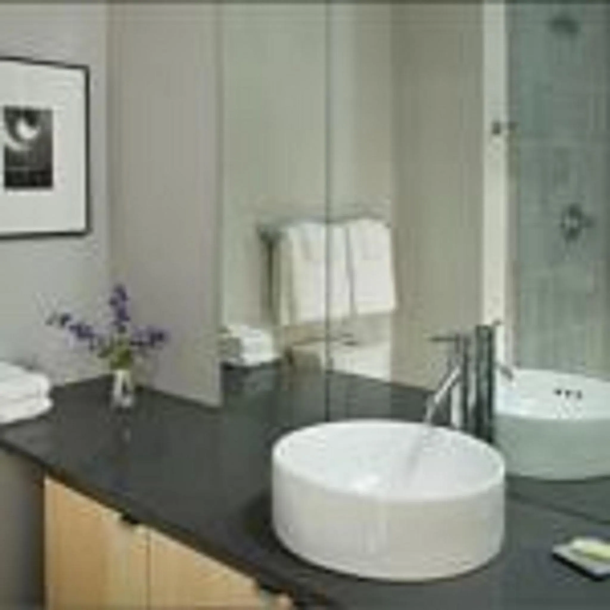 Bathroom in Ledges Hotel