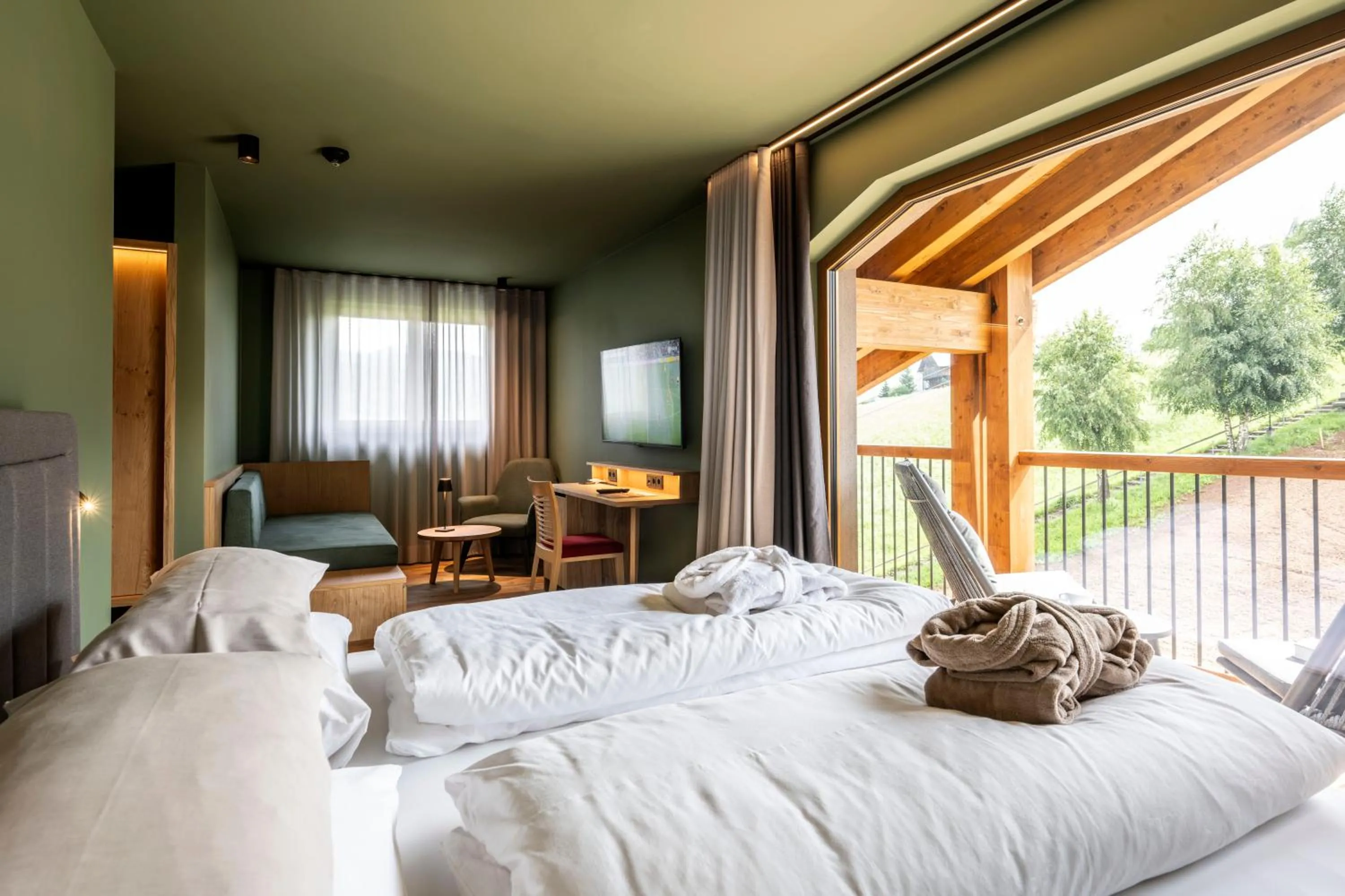 Photo of the whole room, Bed in Hotel Alpenroyal