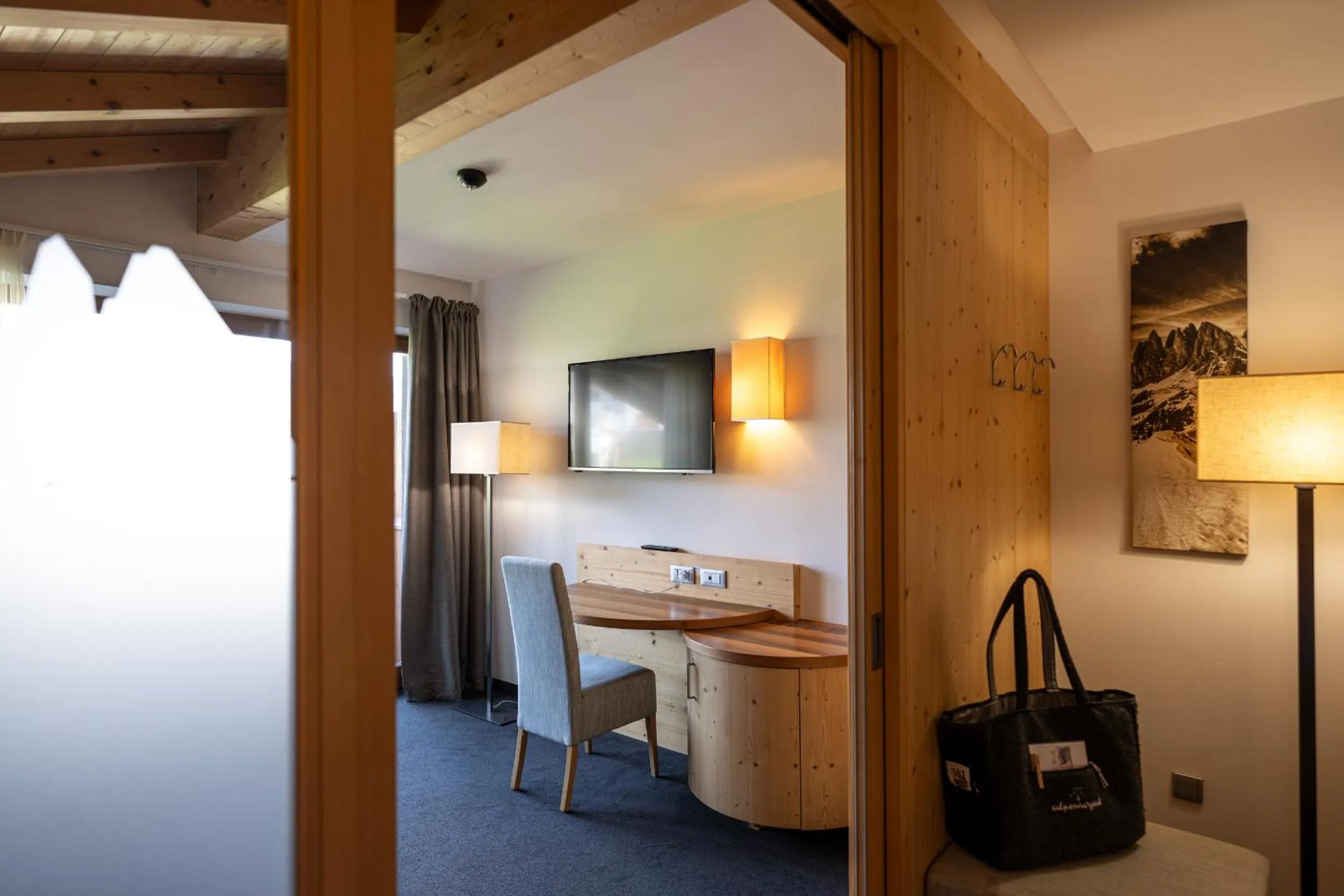 Photo of the whole room in Hotel Alpenroyal