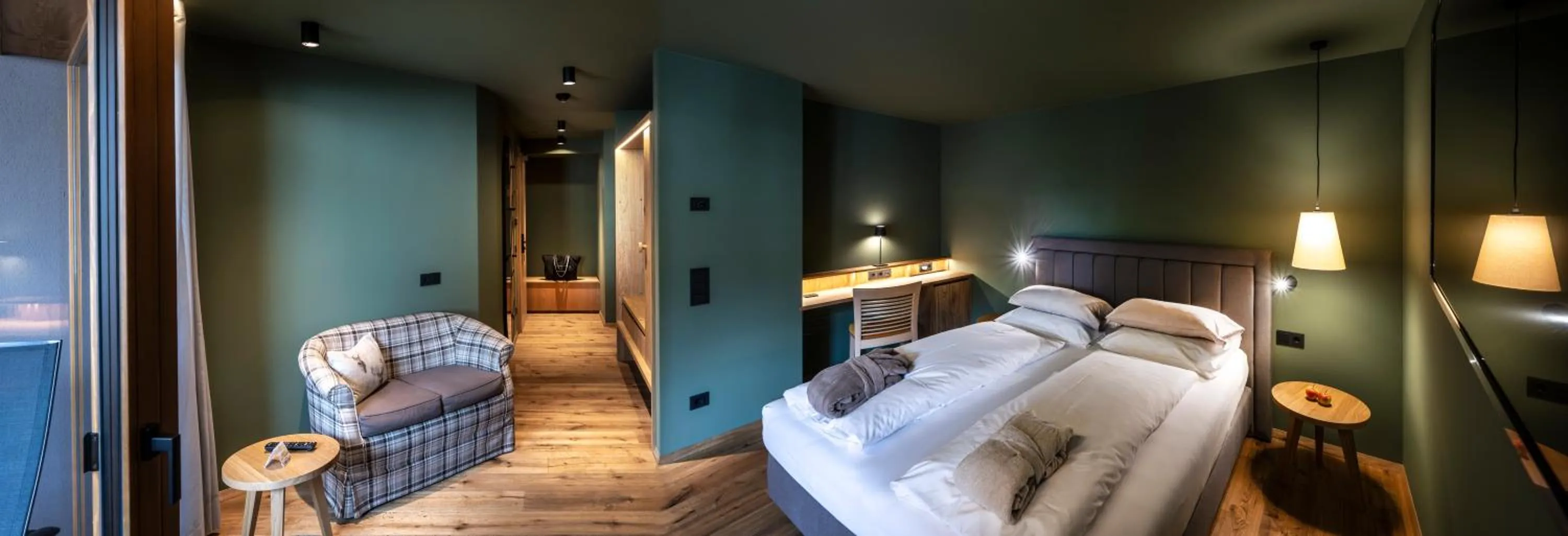 Photo of the whole room, Bed in Hotel Alpenroyal