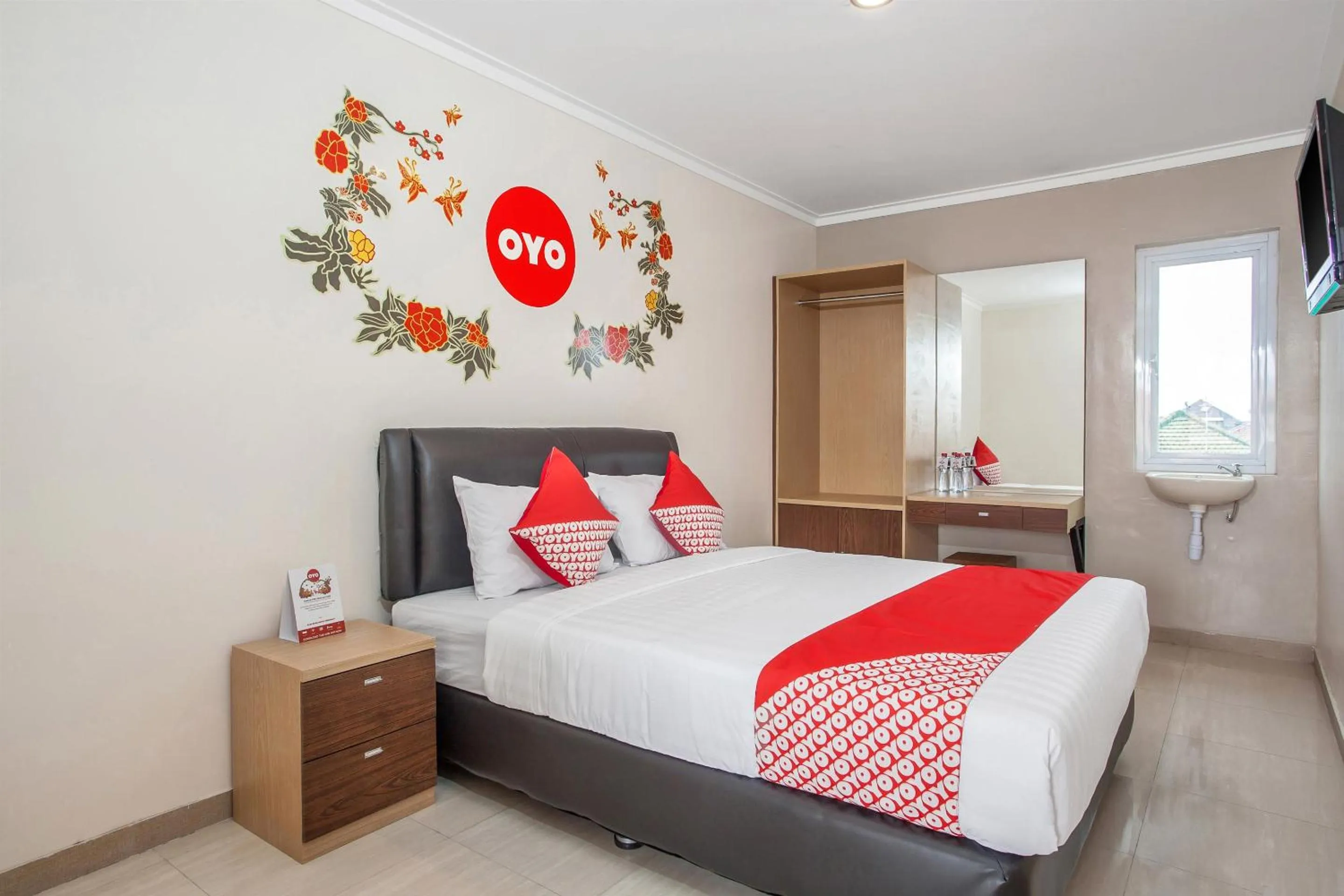 Bedroom, Bed in Capital O 134 Lg Residence