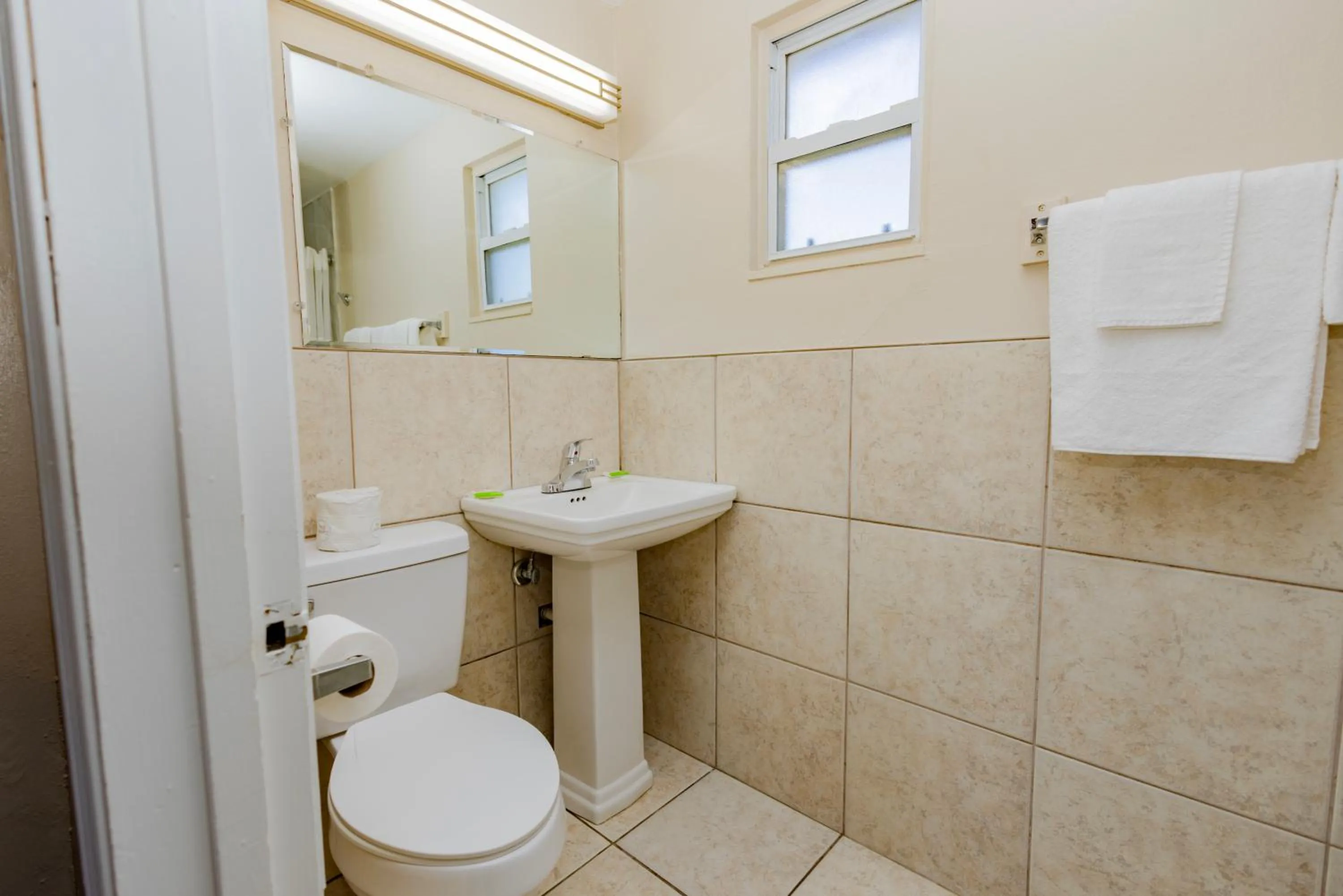 Bathroom in Budget Inn Columbus