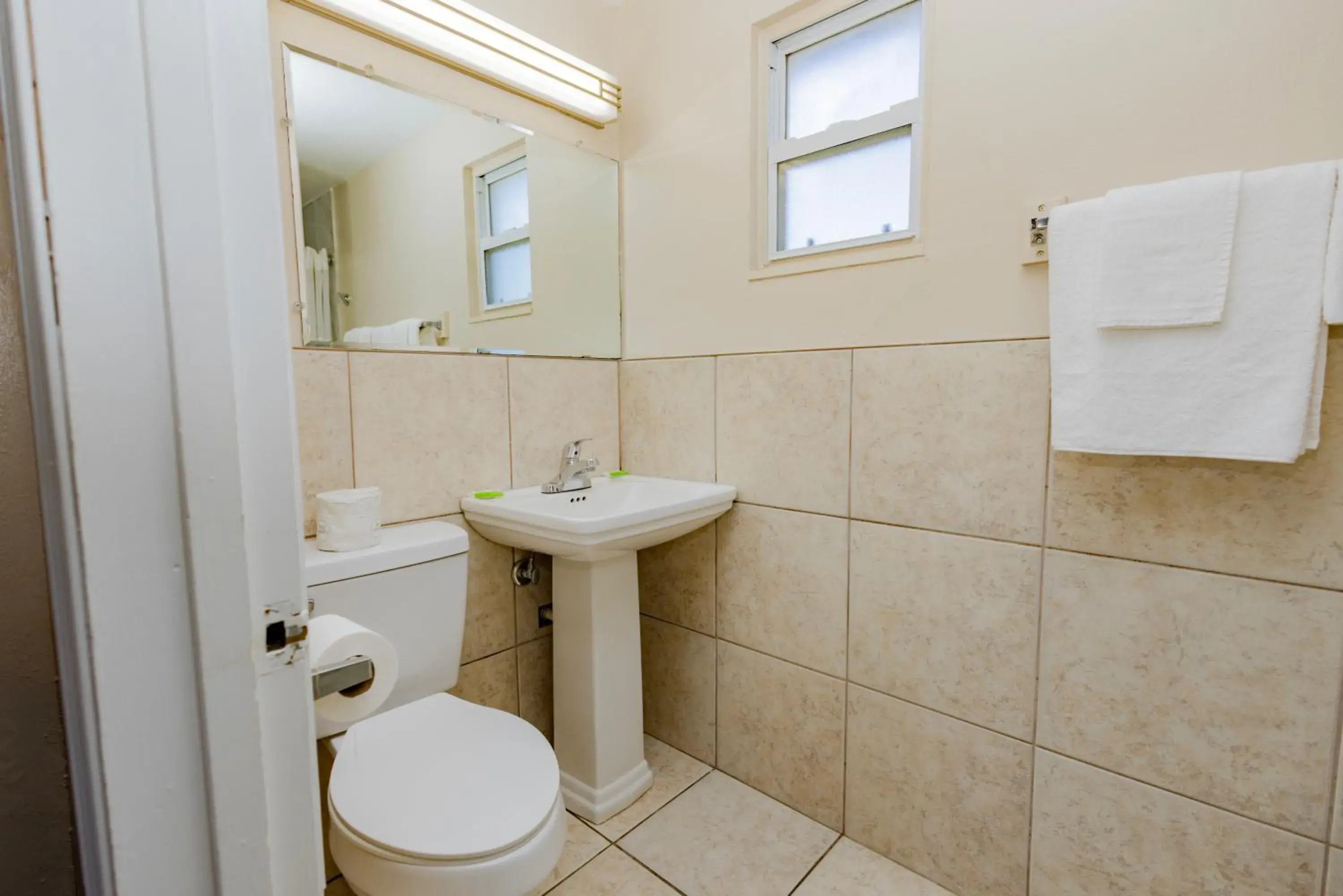 Double Room with Two Double Beds - Smoking in Budget Inn Columbus Double Room with Two Double Beds - Smoking in Budget Inn Columbus