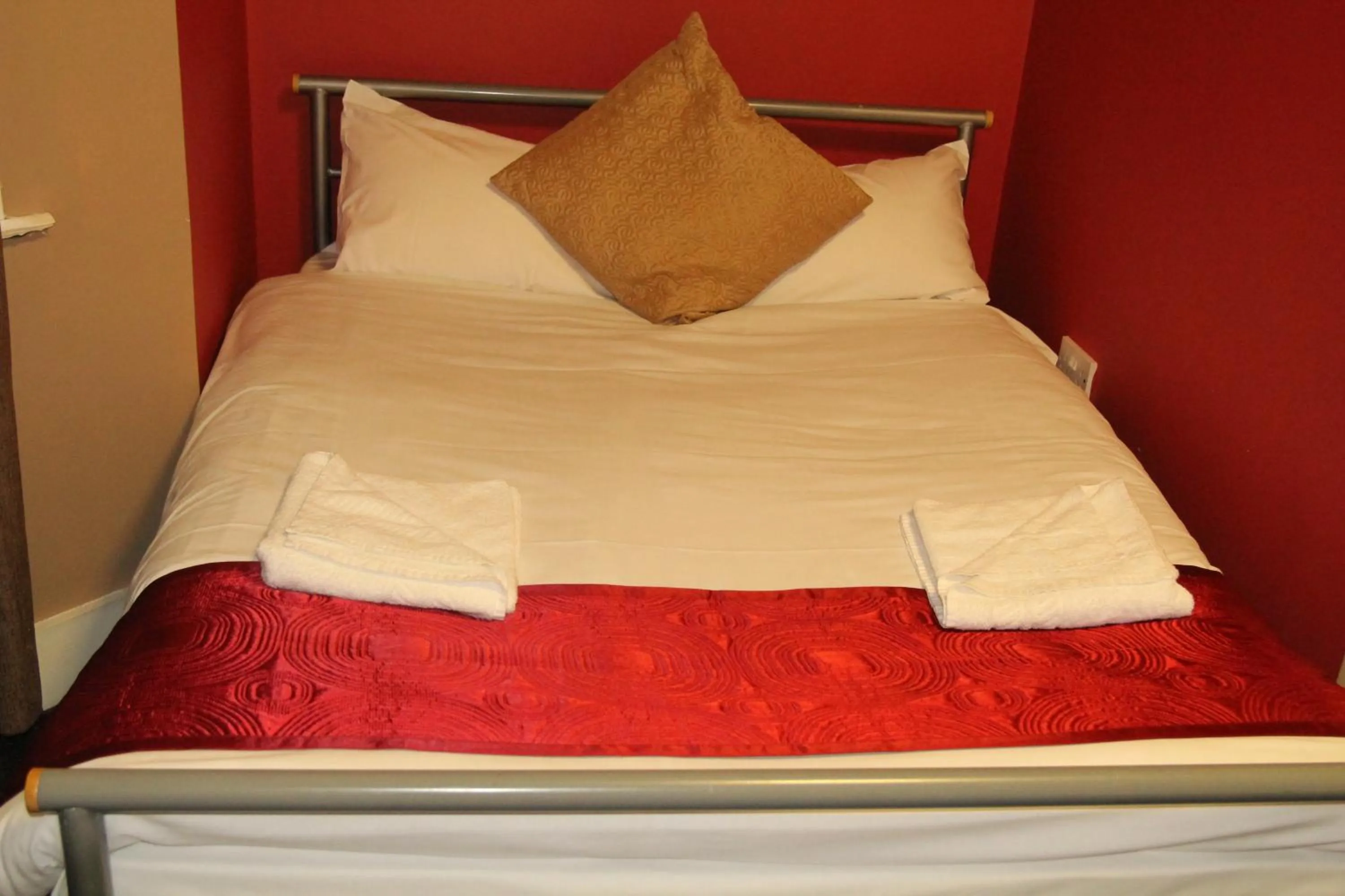 Bedroom, Bed in London Olympus Hotel Nirvana