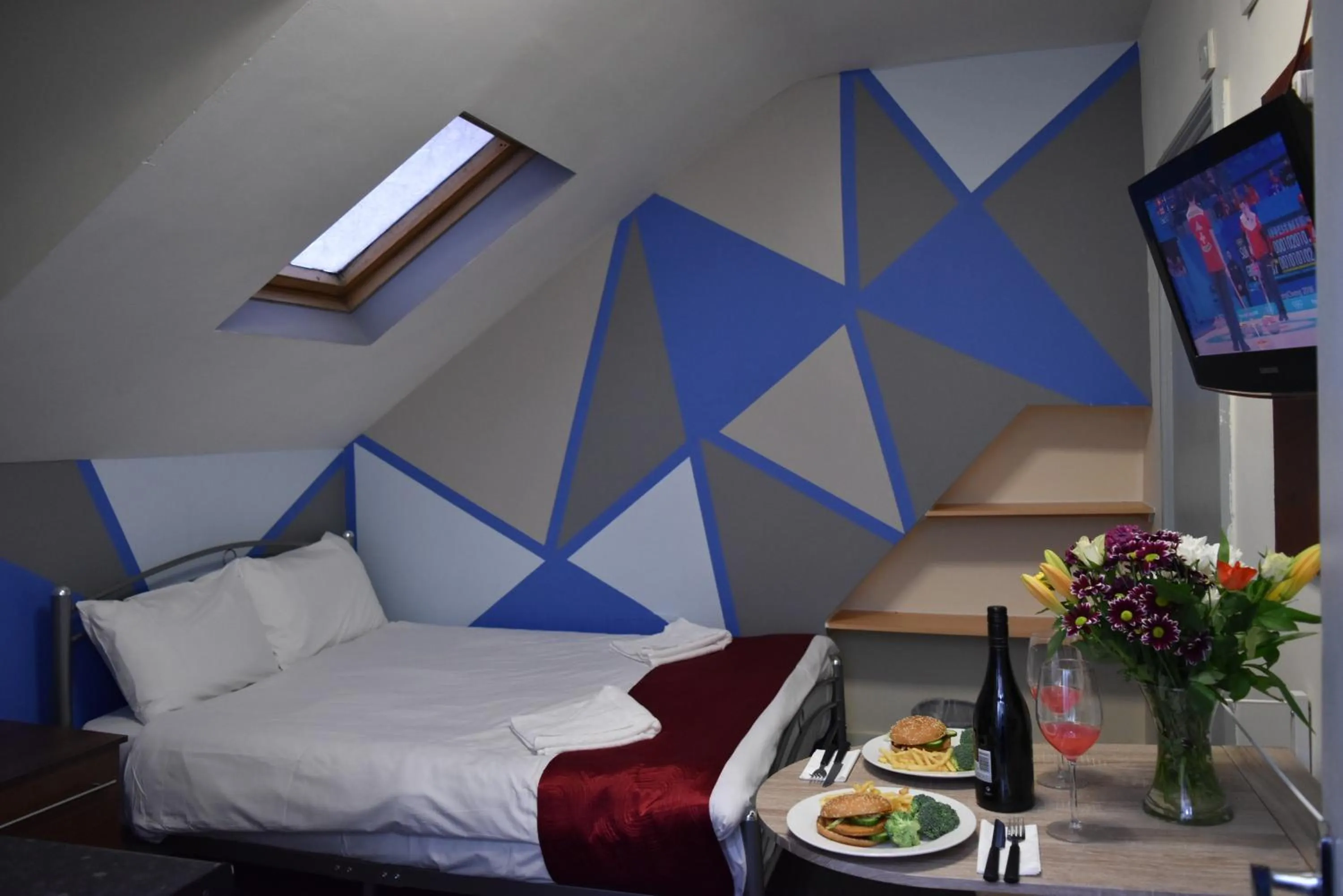 Bed in London Olympus Hotel Nirvana