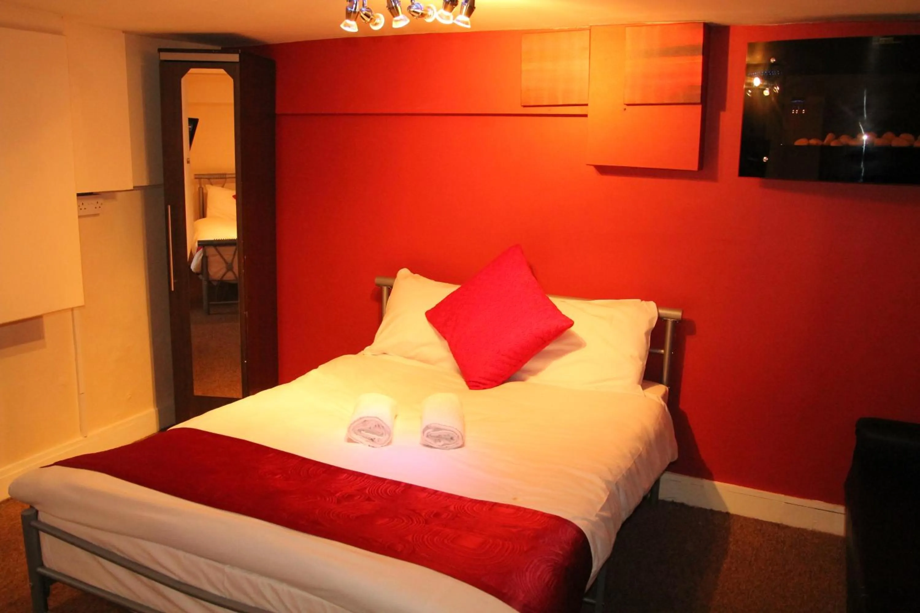 Bedroom, Bed in London Olympus Hotel Nirvana