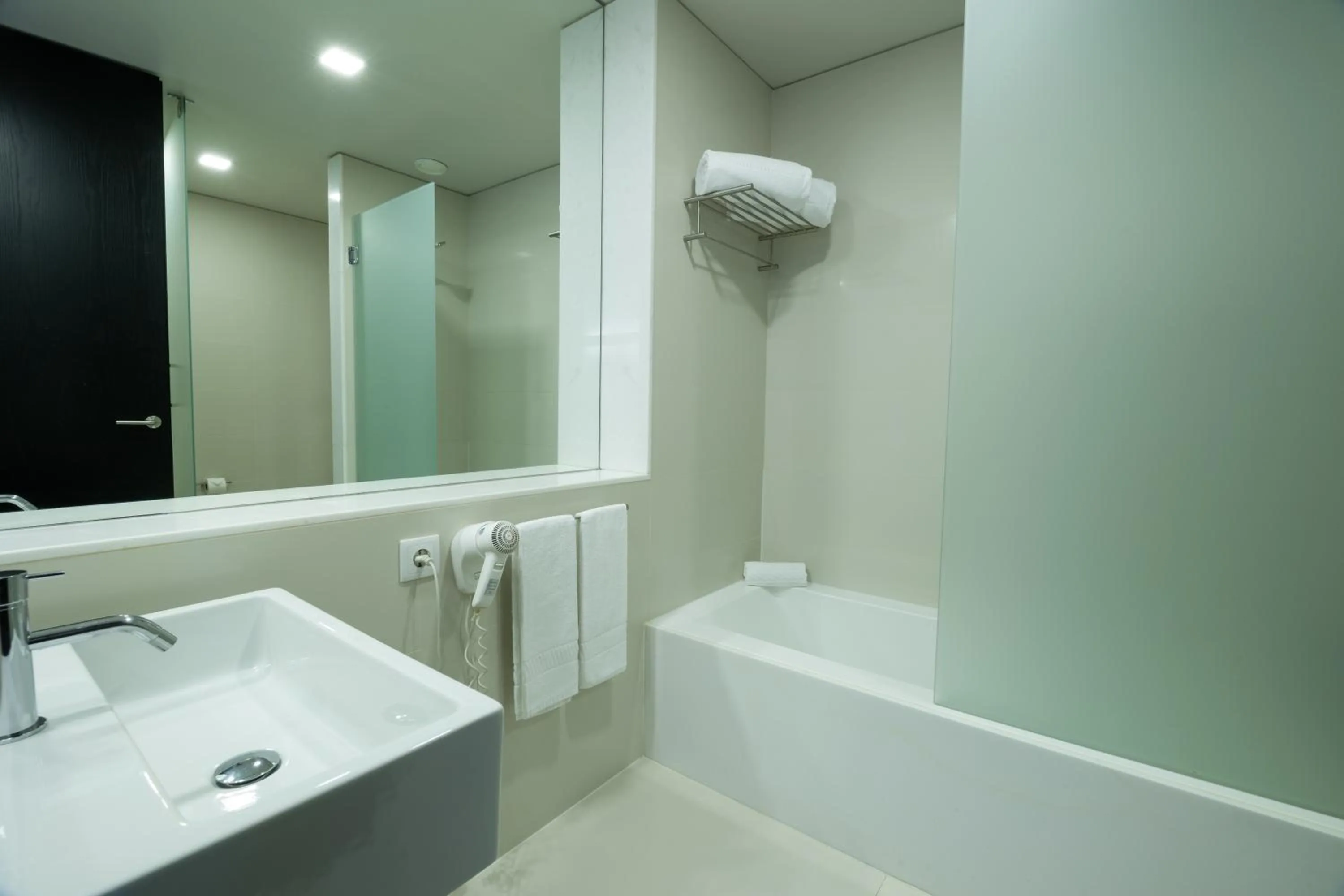 Bathroom in Axis Viana Business & SPA Hotel
