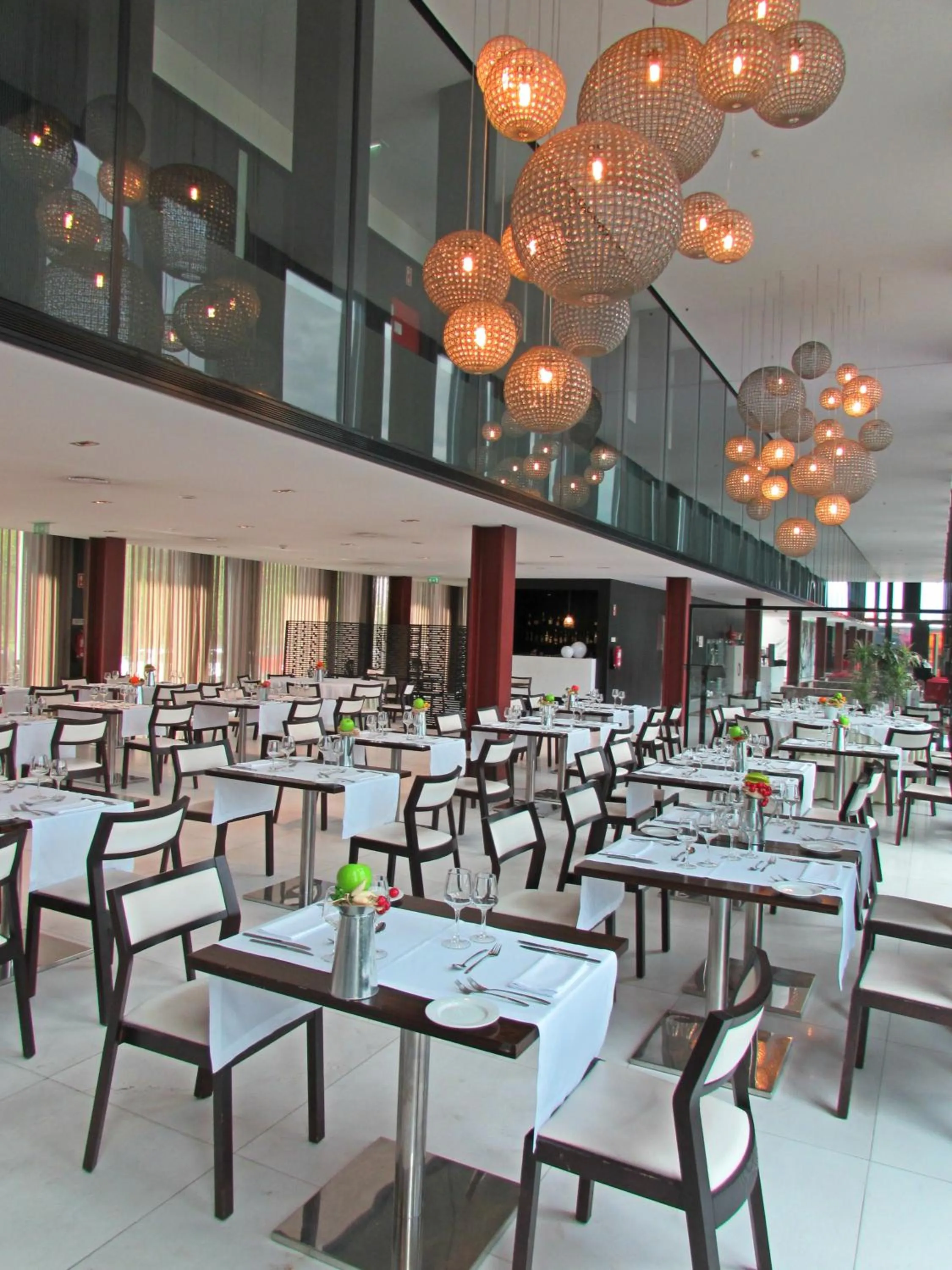 Restaurant/places to eat in Axis Viana Business & SPA Hotel