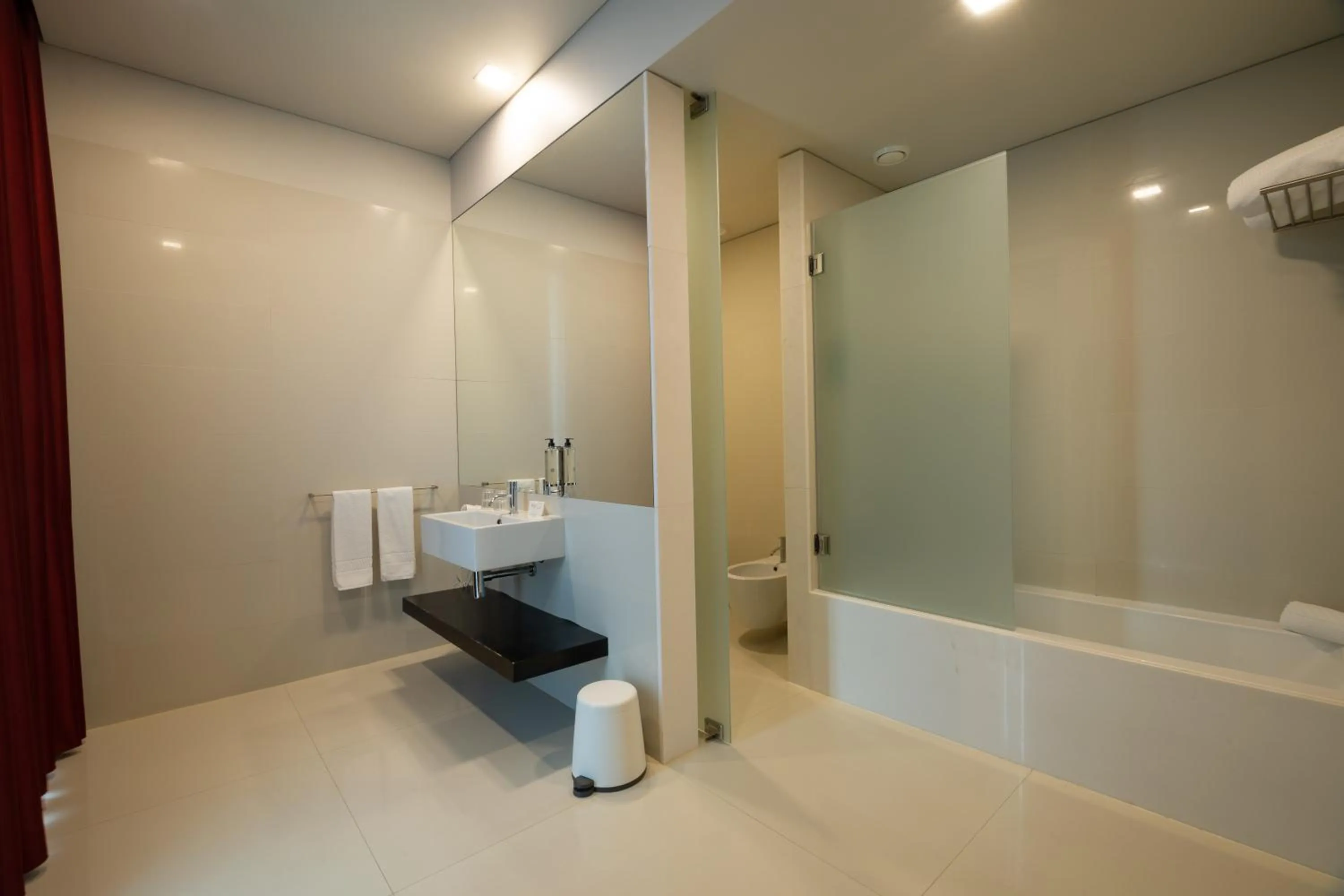 Bathroom in Axis Viana Business & SPA Hotel